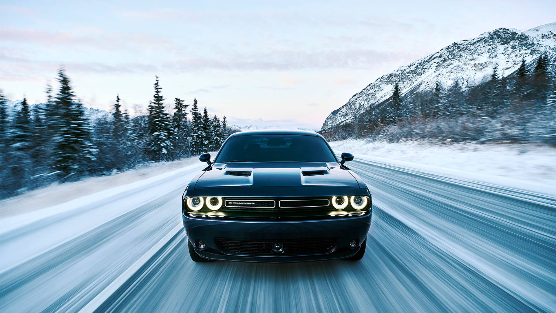2017 Sininen Dodge Challenger talvella Taustakuvat