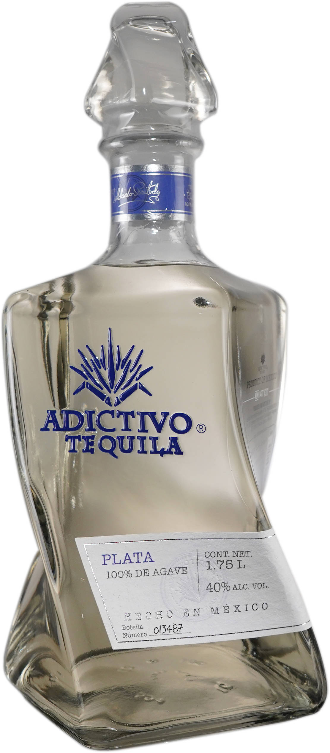 Adictivo Plata Tequila kirkkaassa pullossa Taustakuvat
