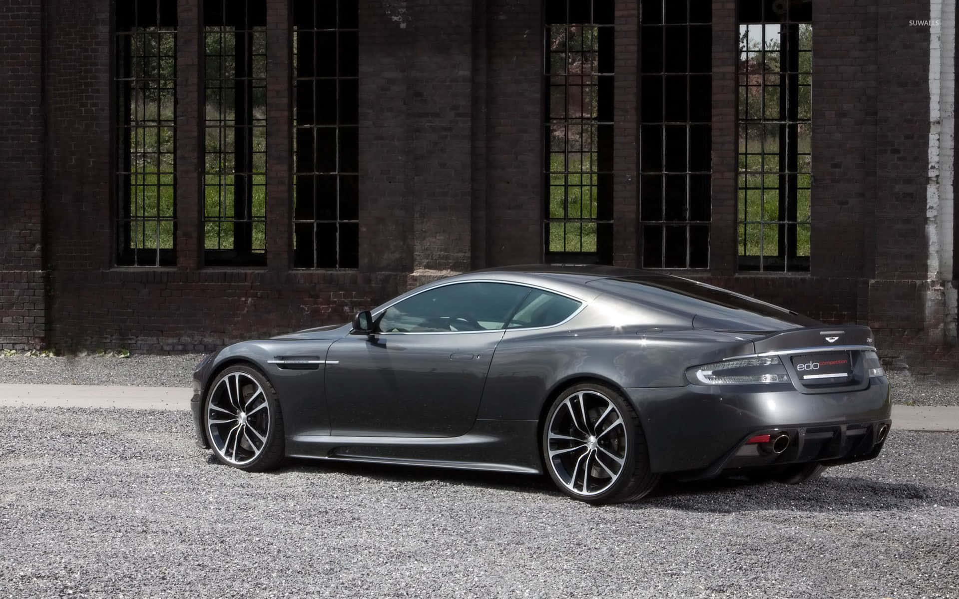 Aston Martin DB9 – Eleganssia ja tehoa Taustakuvat
