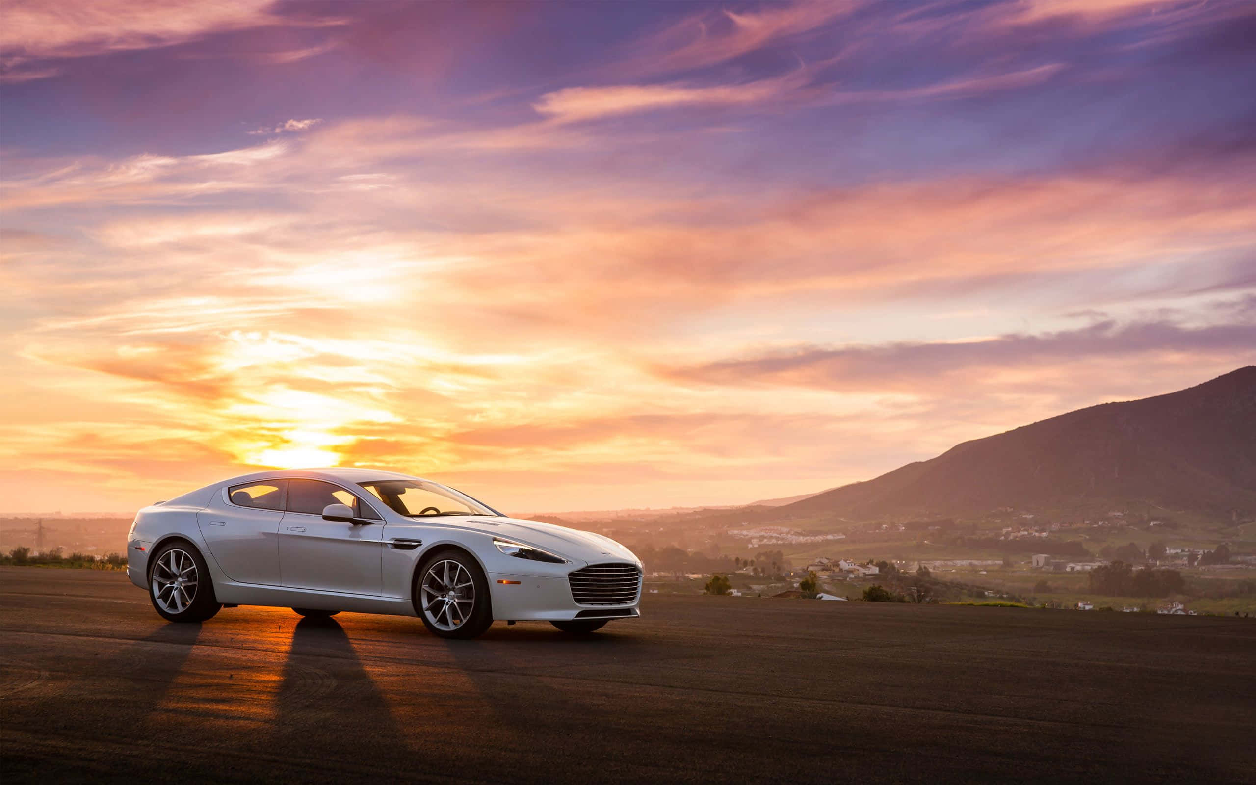 Aston Martin Rapide S -ylellinen urheiluauto Taustakuvat