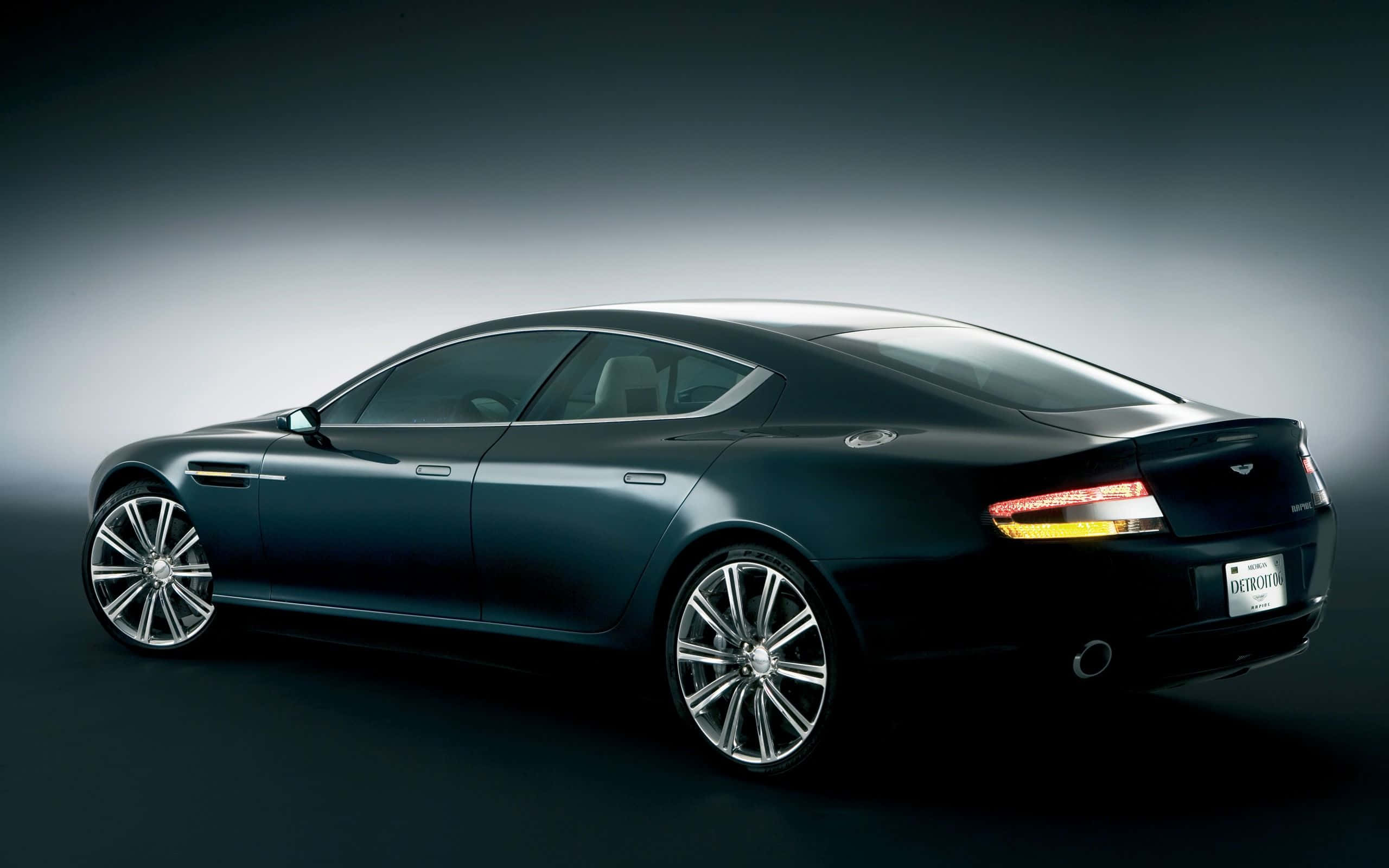Aston Martin Rapide S - Ylellisyys ja suorituskyky Taustakuvat