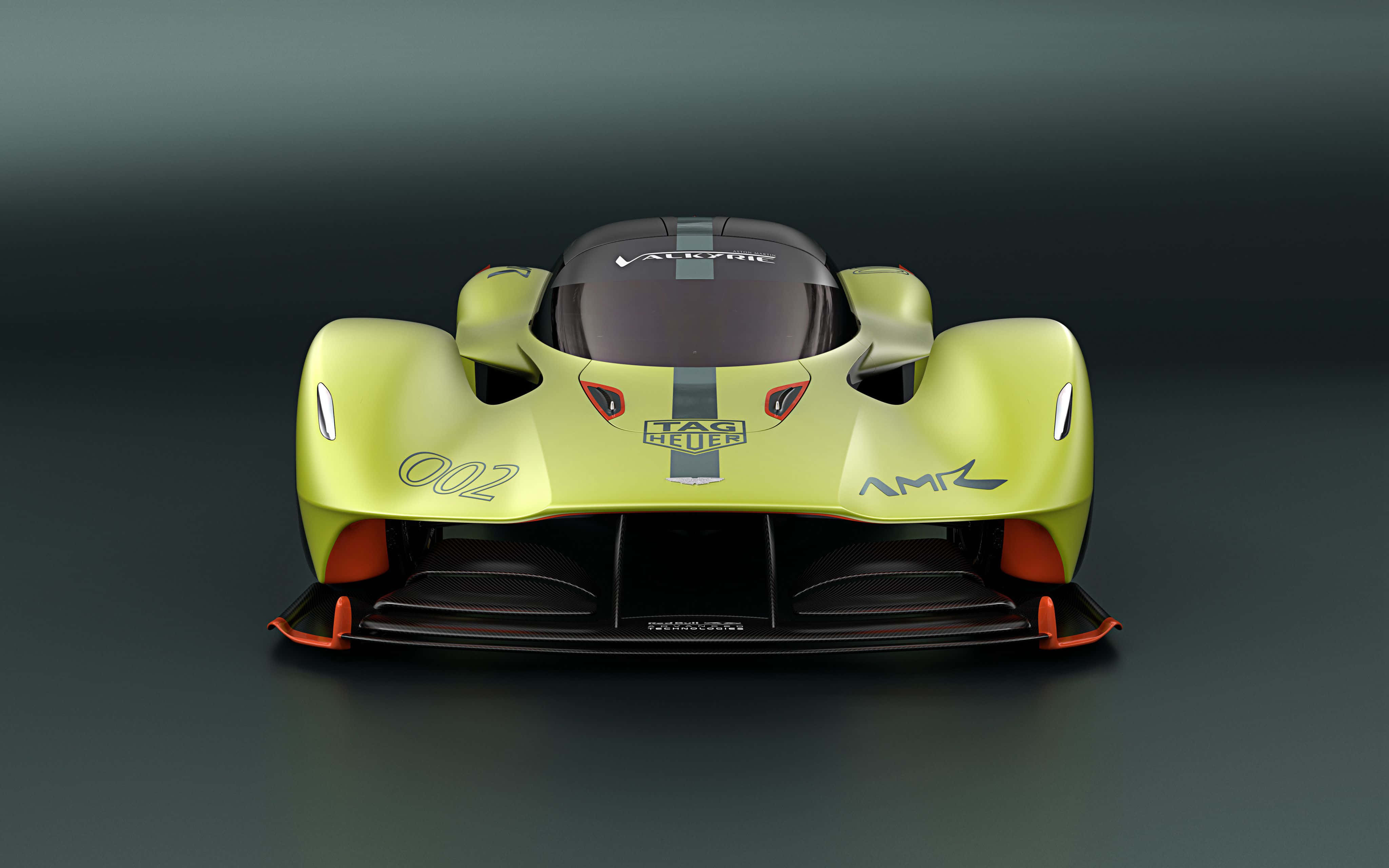 Aston Martin Valkyrie kilpailemassa radalla Taustakuvat