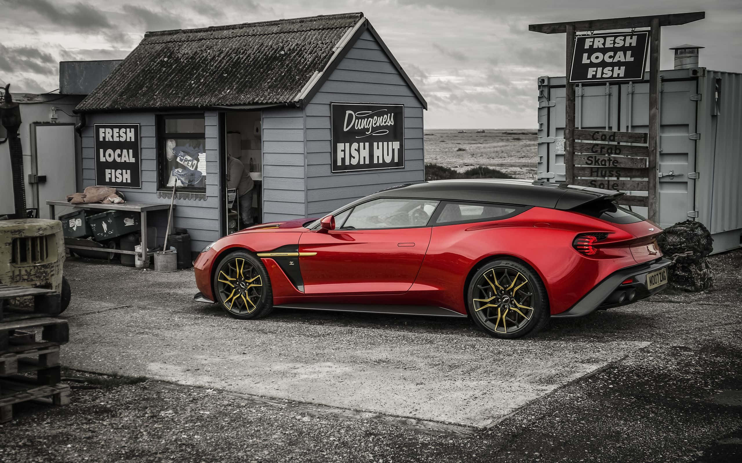 Aston Martin Vanquish lumoavassa maisemassa Taustakuvat