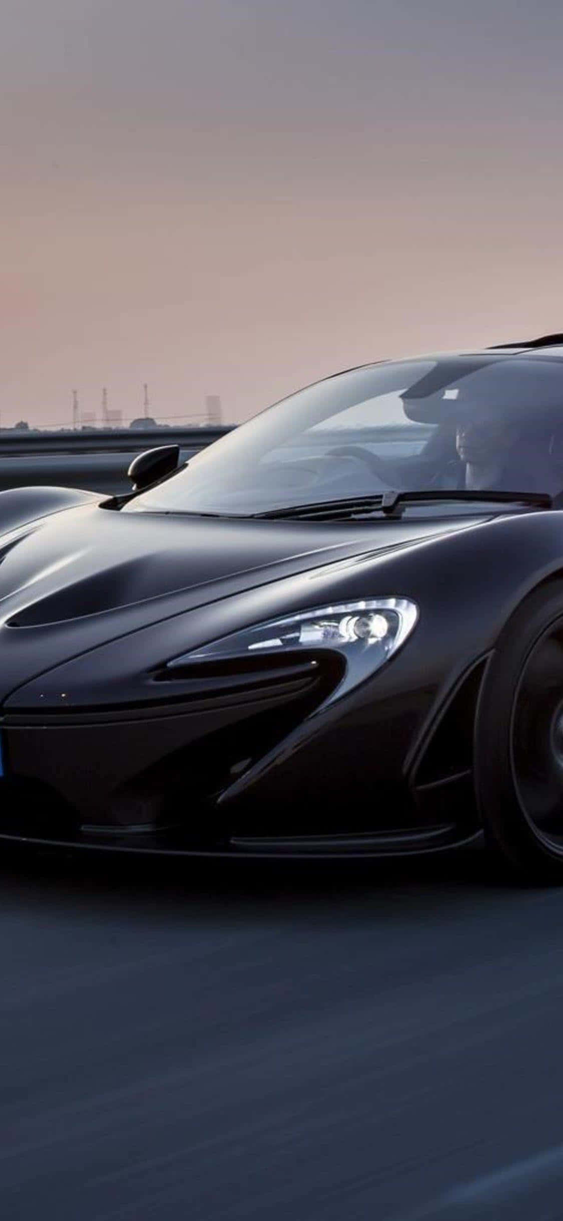 Astu ylellisen iPhone Xs McLaren 720s -auton rattiin Taustakuvat