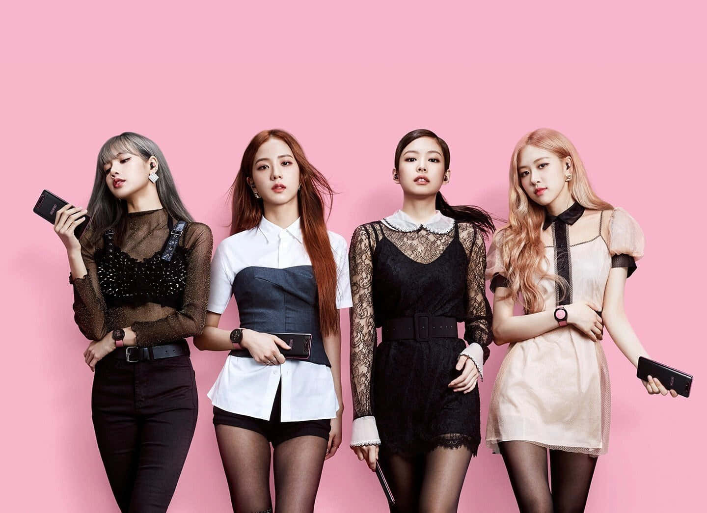 Blackpink valaisee yön. Taustakuvat