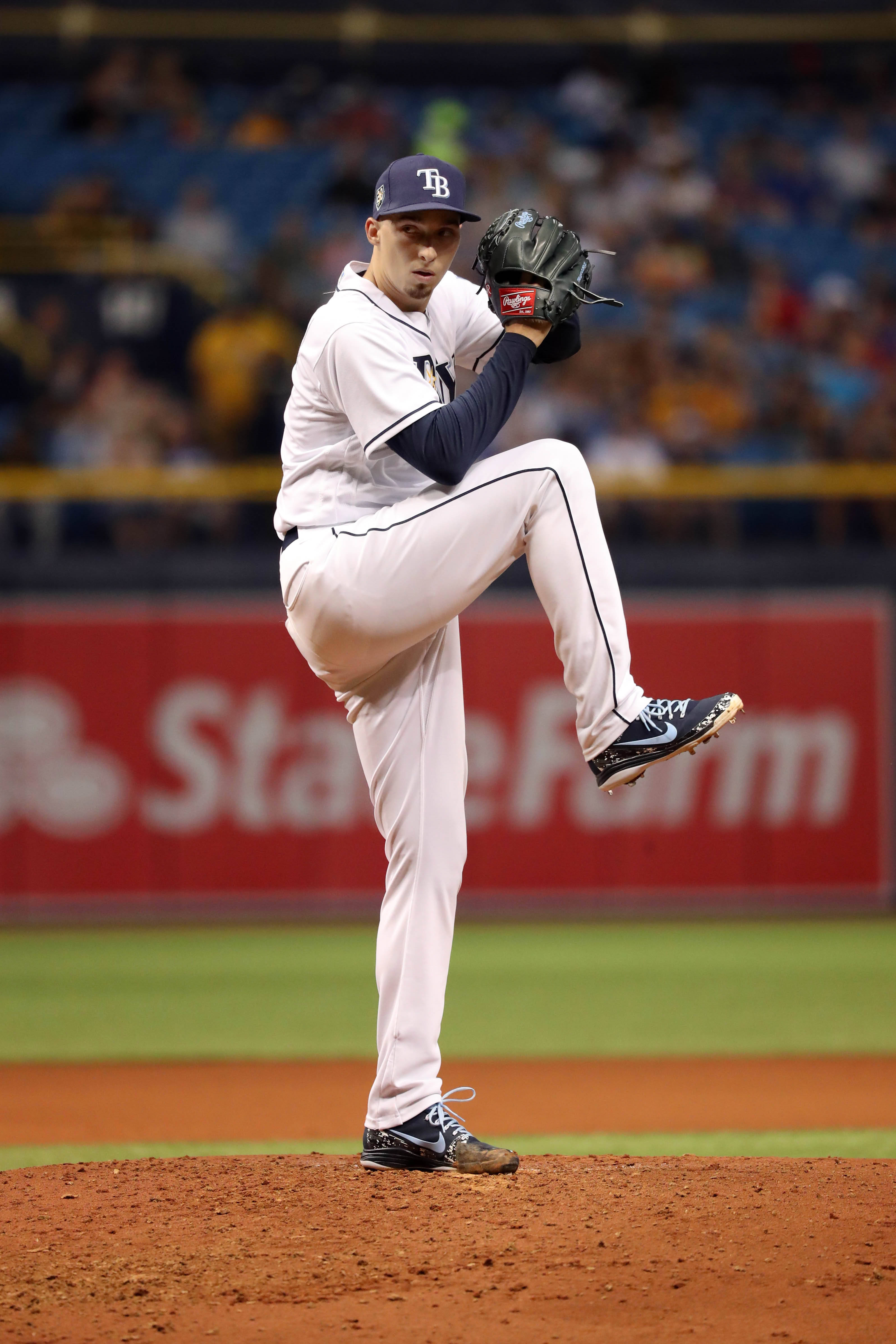 Blake Snell jalka kohotettuna Taustakuvat