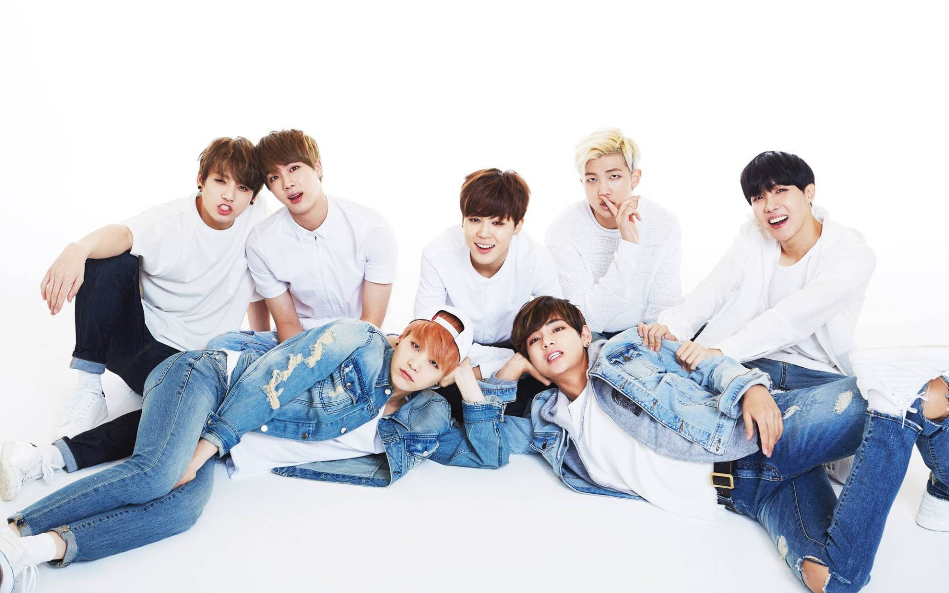 BTS-ryhmäkuva farkuissa Taustakuvat