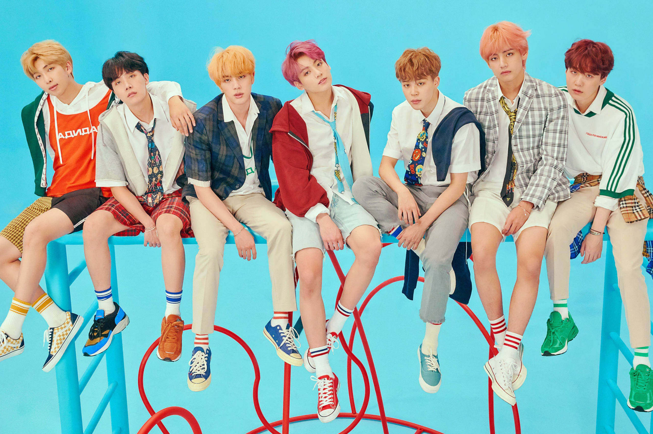 BTS-ryhmäkuva sinisellä taustalla Taustakuvat