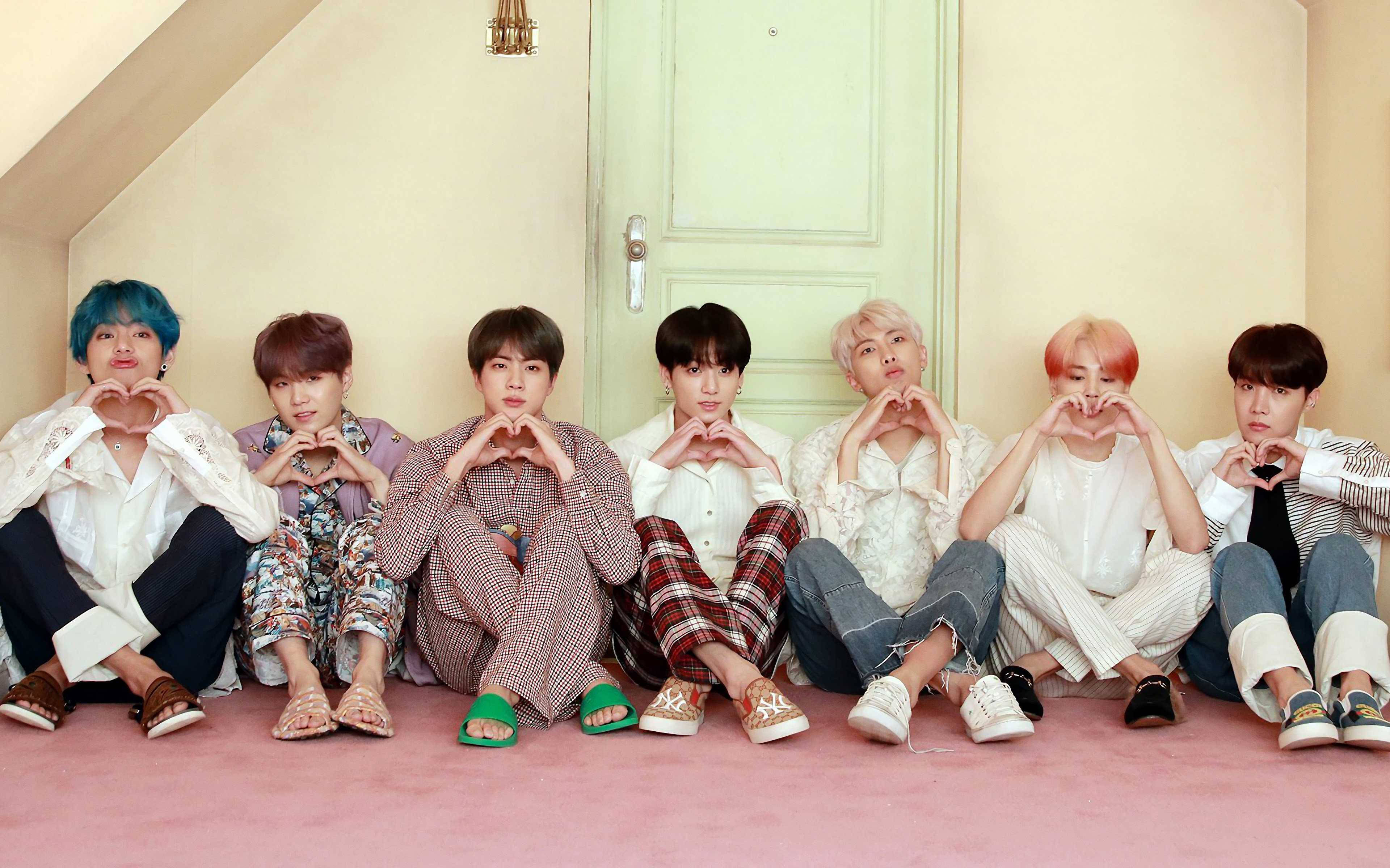 BTS Sydämet Oven Edessä Työpöytä Taustakuvat