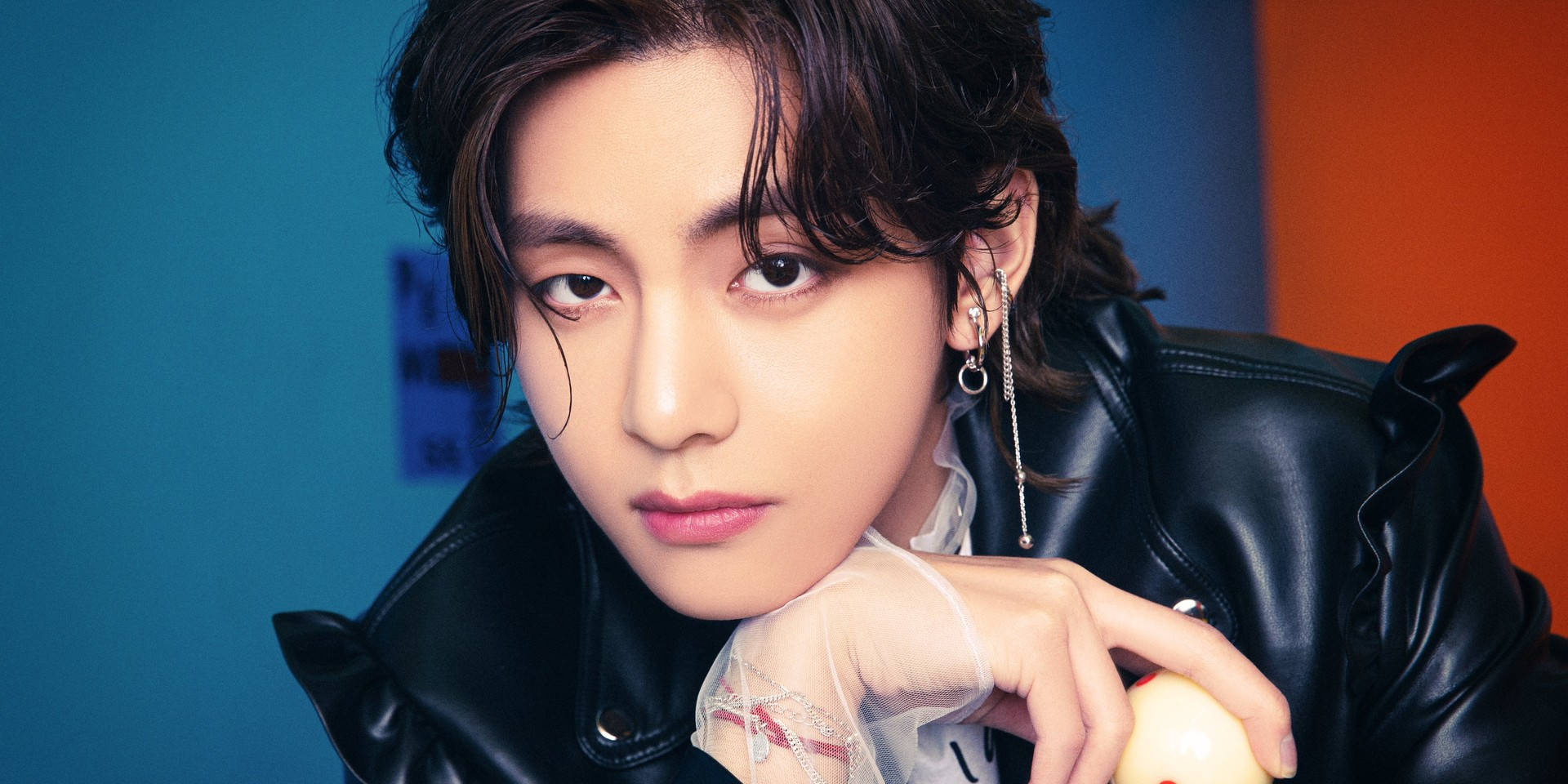 BTS V Musta Nahkatakki Taustakuvat