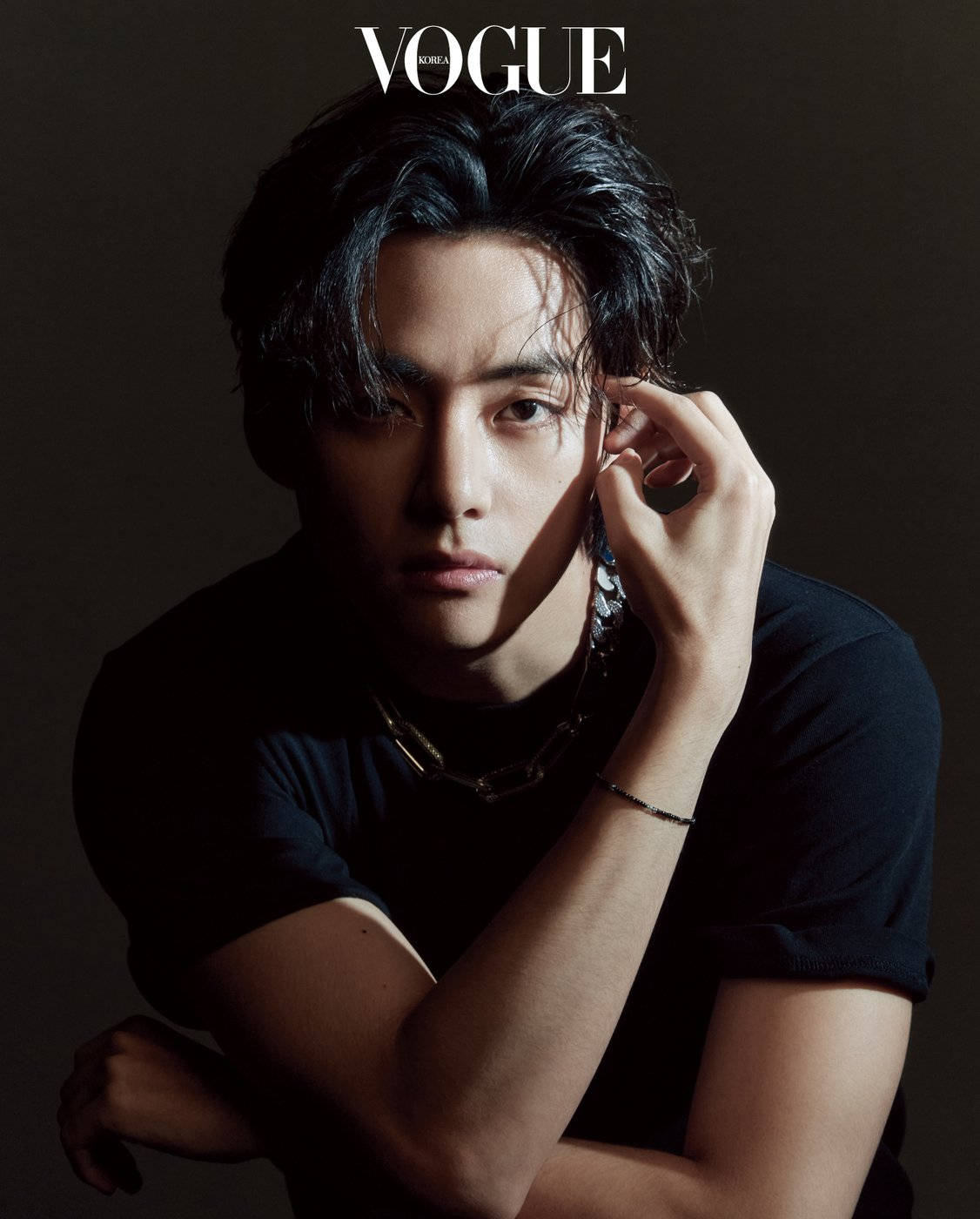 BTS V Vogue musta paita Taustakuvat