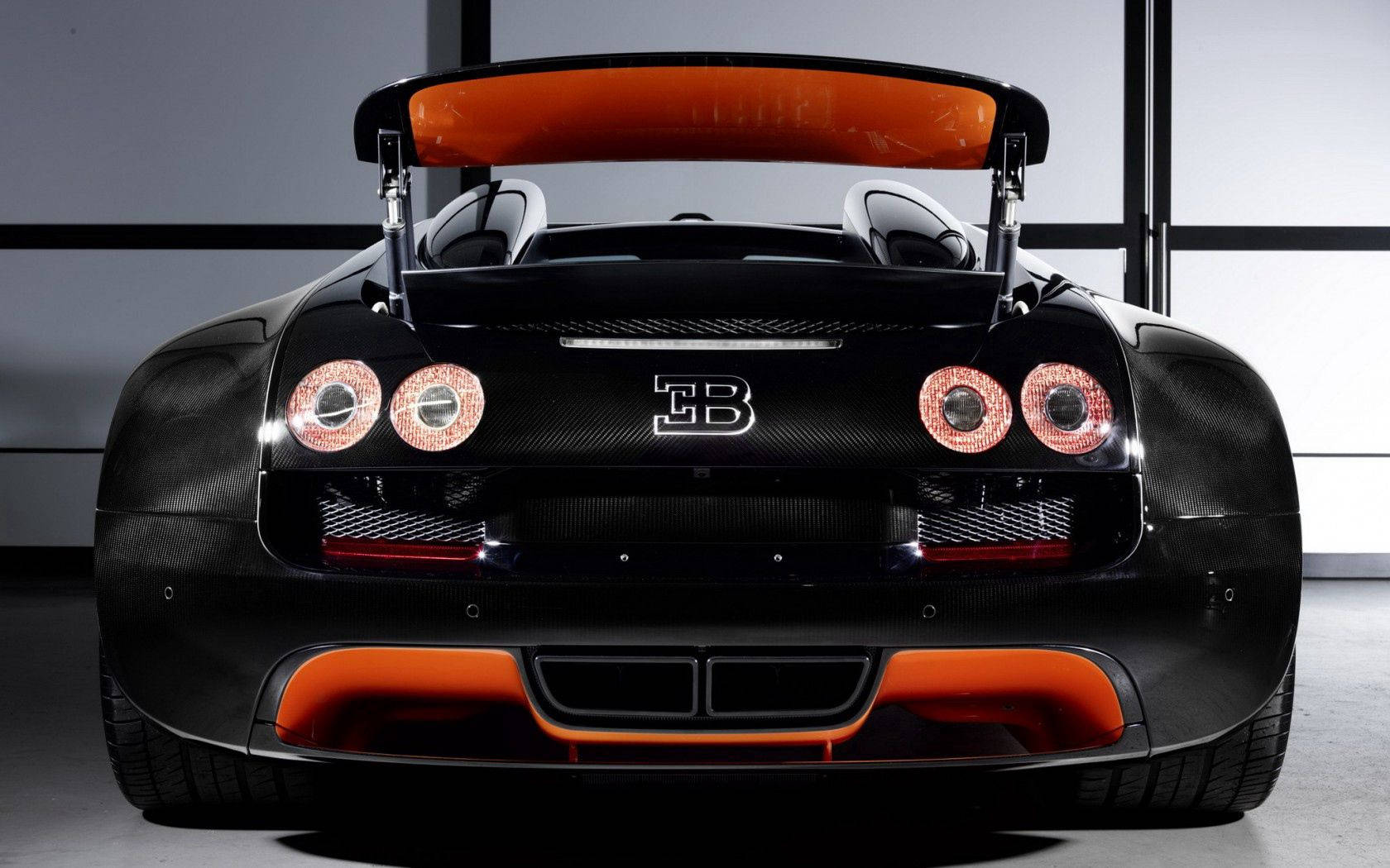 Bugatti Veyron takaosa taustakuva