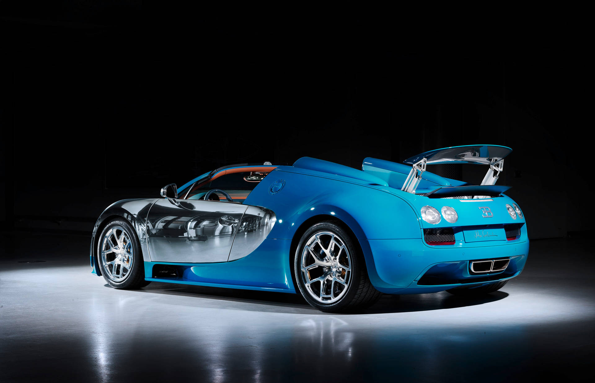 Bugatti Veyronin takanäkymä taustakuva