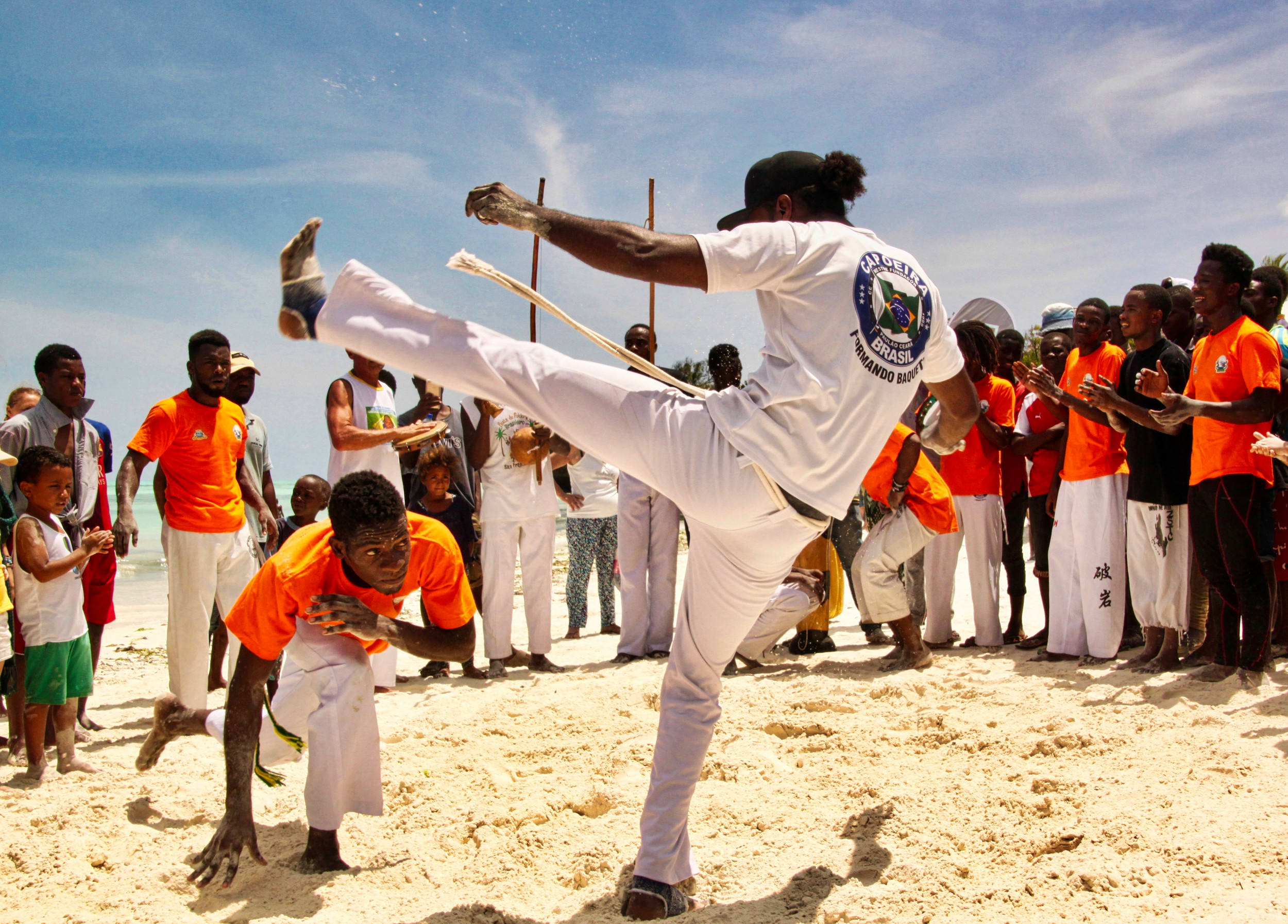 Capoeira-harjoitus rannalla Taustakuvat