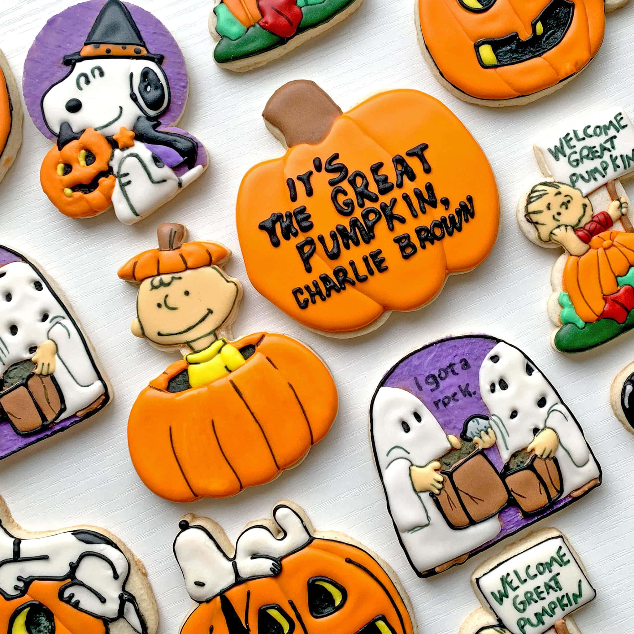 Charlie Brown nauttii Halloweemin karmivuudesta! Taustakuvat