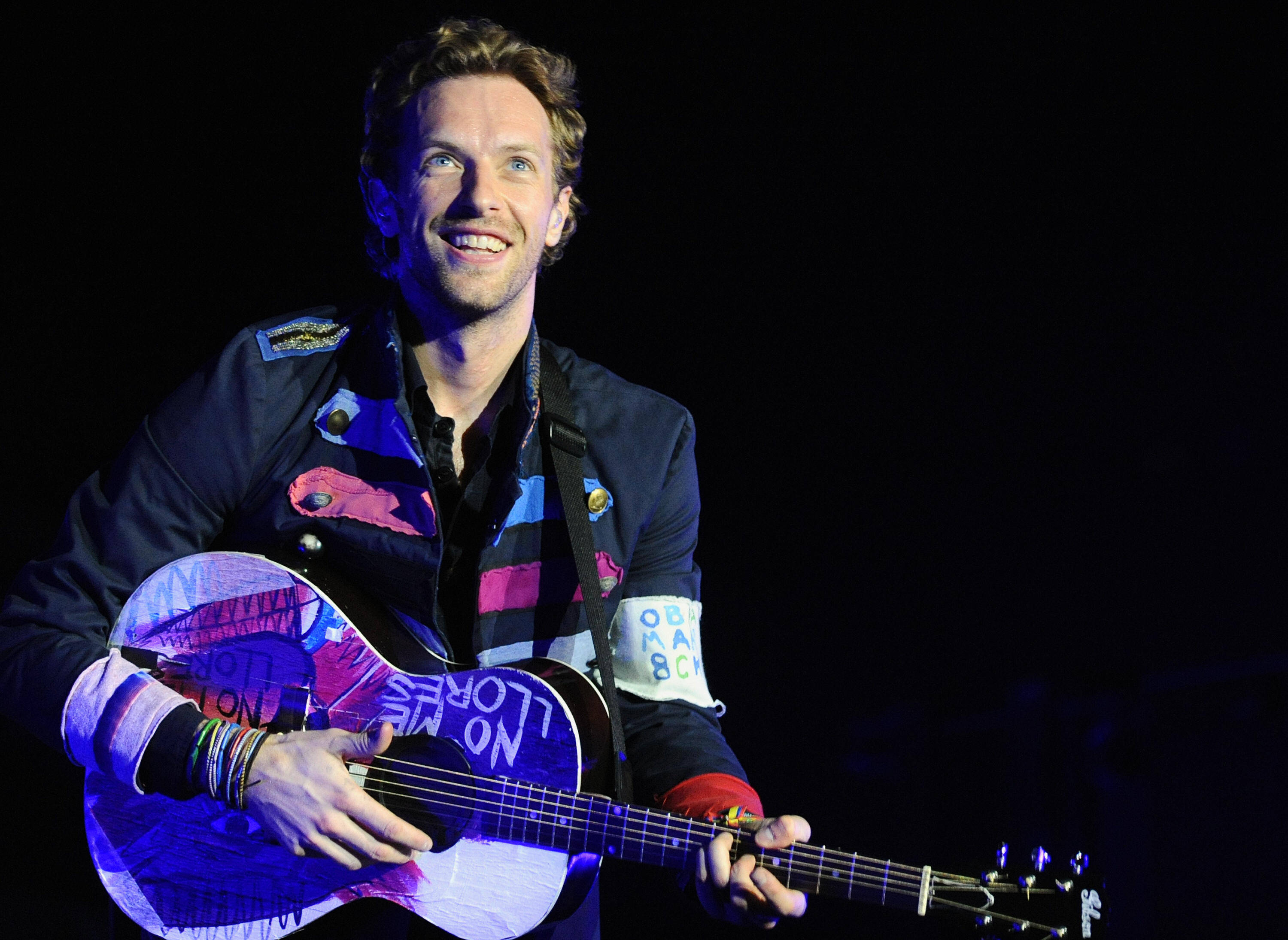 Chris Martin Musta Tausta Taustakuvat