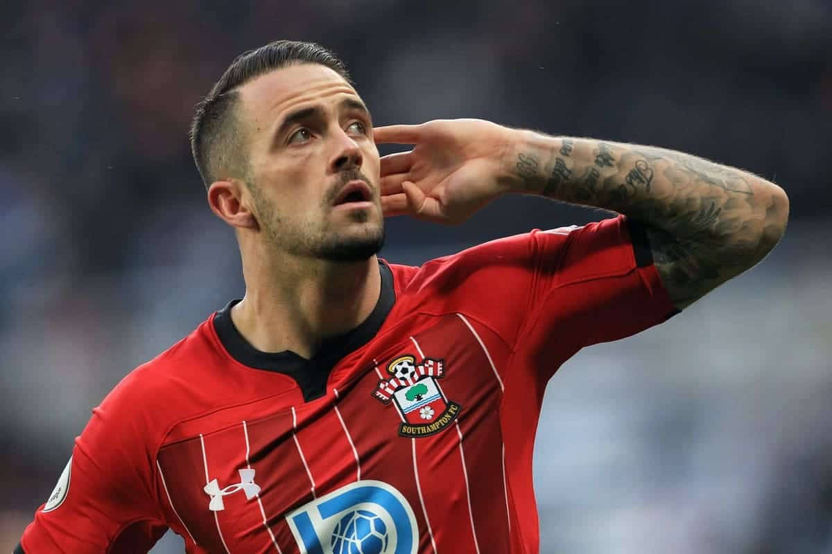Danny Ings kuppaa korviaan Taustakuvat