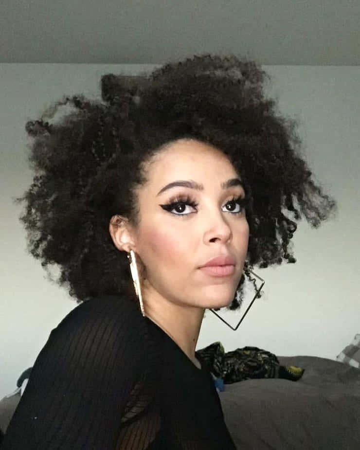 Doja Cat säteilee positiivisuutta ja tyyliä Taustakuvat