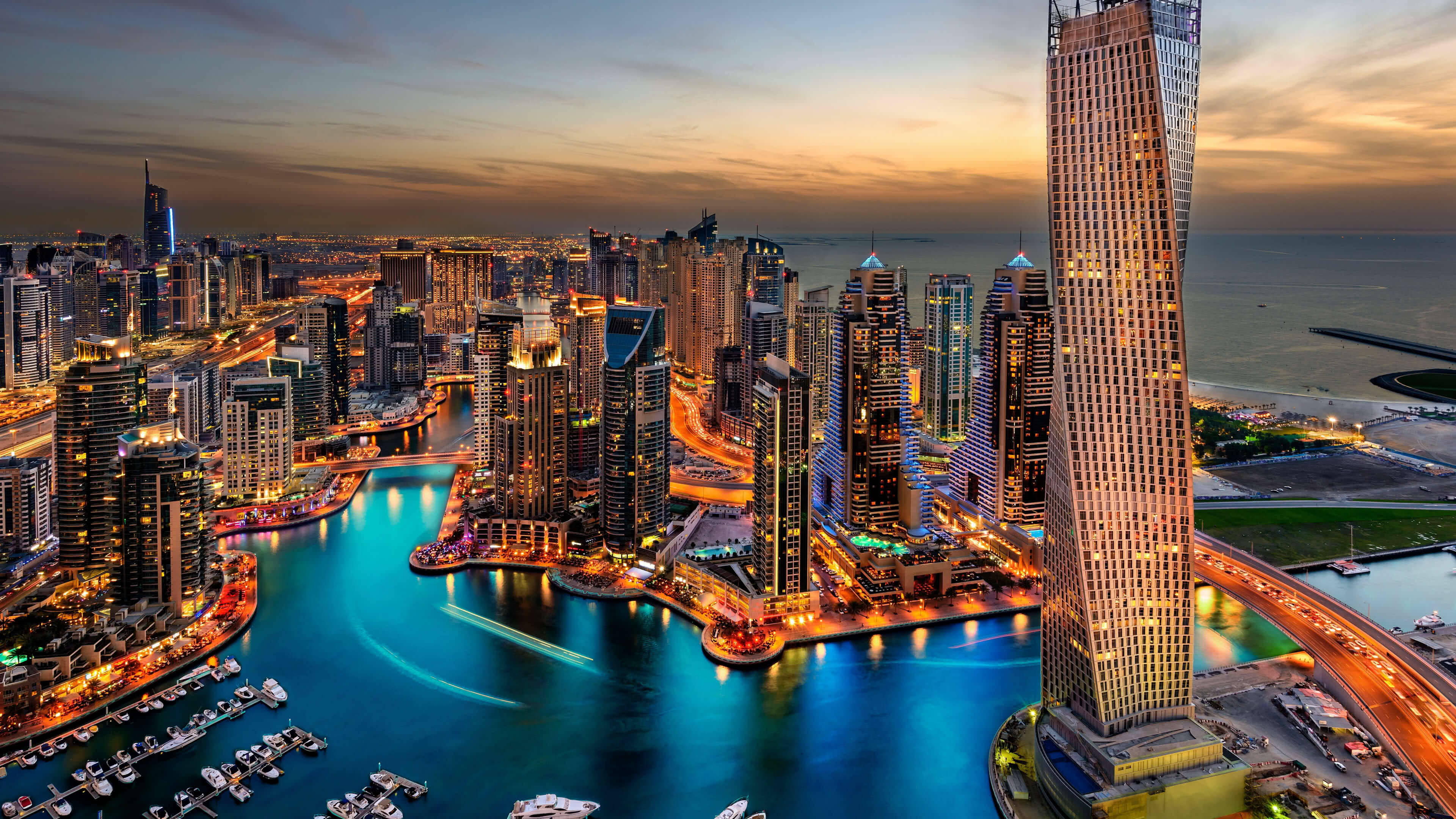 Dubain kaupungin upeat pilvenpiirtäjät 4K-laadussa Taustakuvat