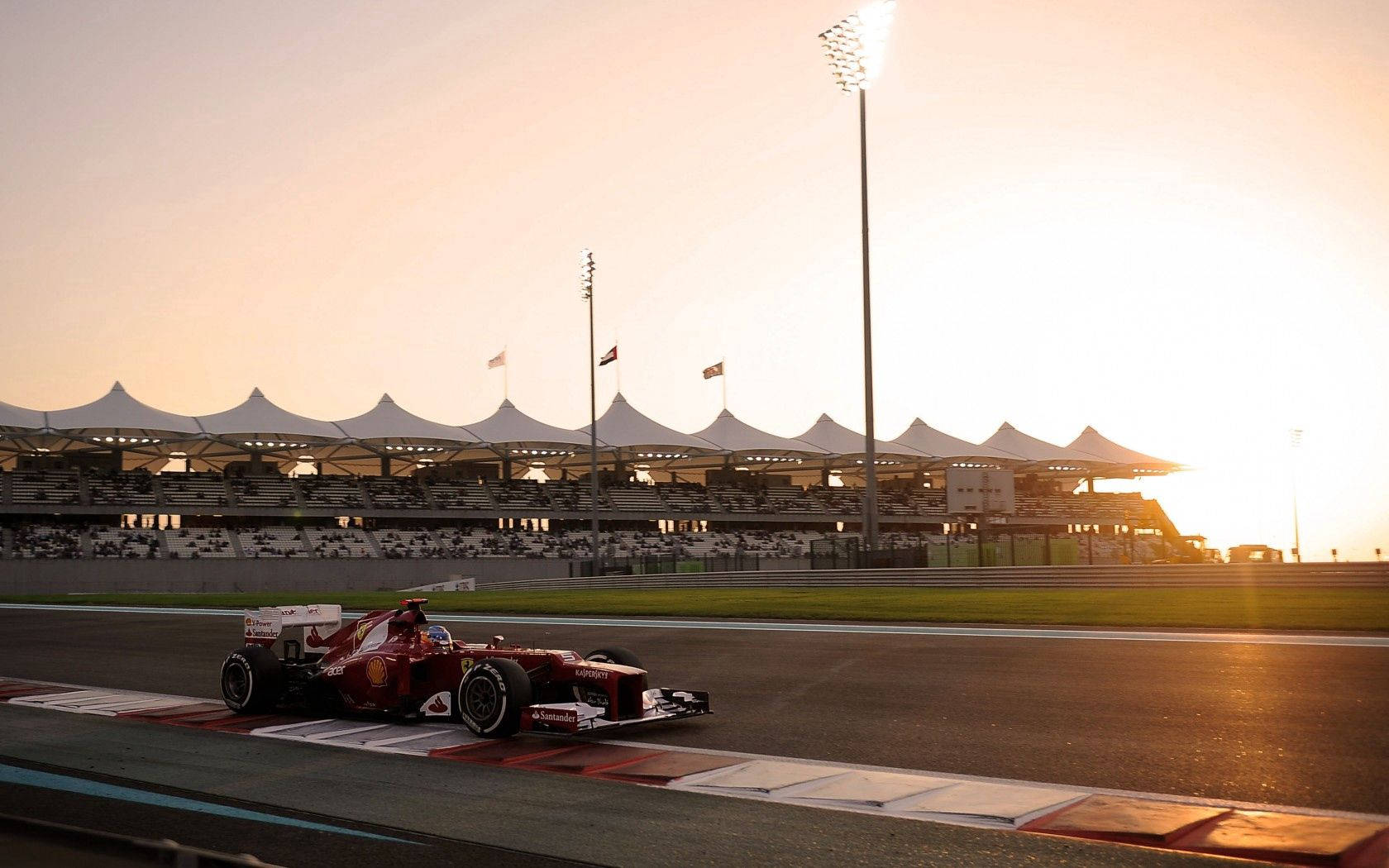 Dynaaminen näkymä Ferrari Formula 1 -autosta radalla Taustakuvat