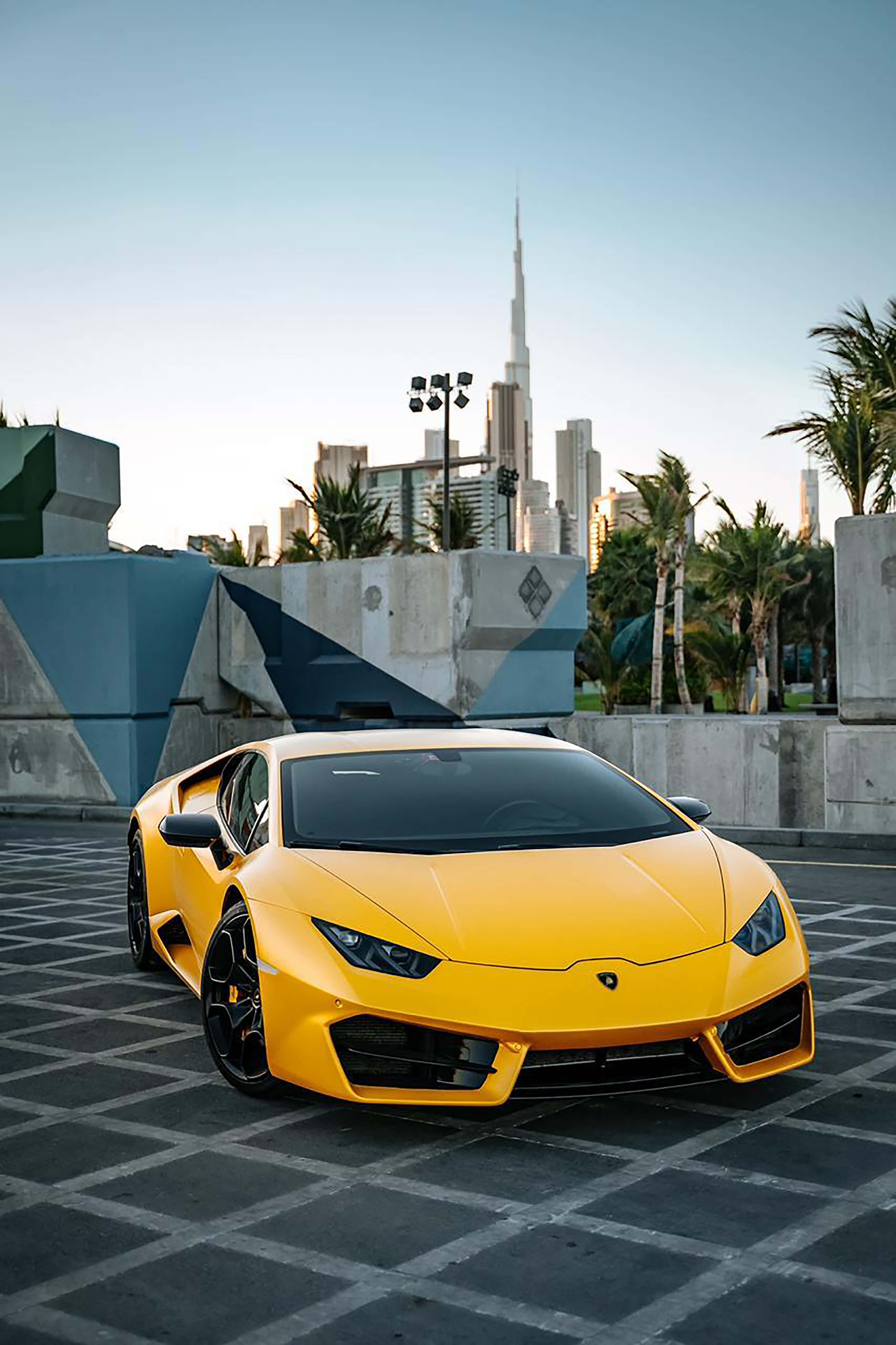 Eksklusiivinen Lamborghini valtatiellä Taustakuvat