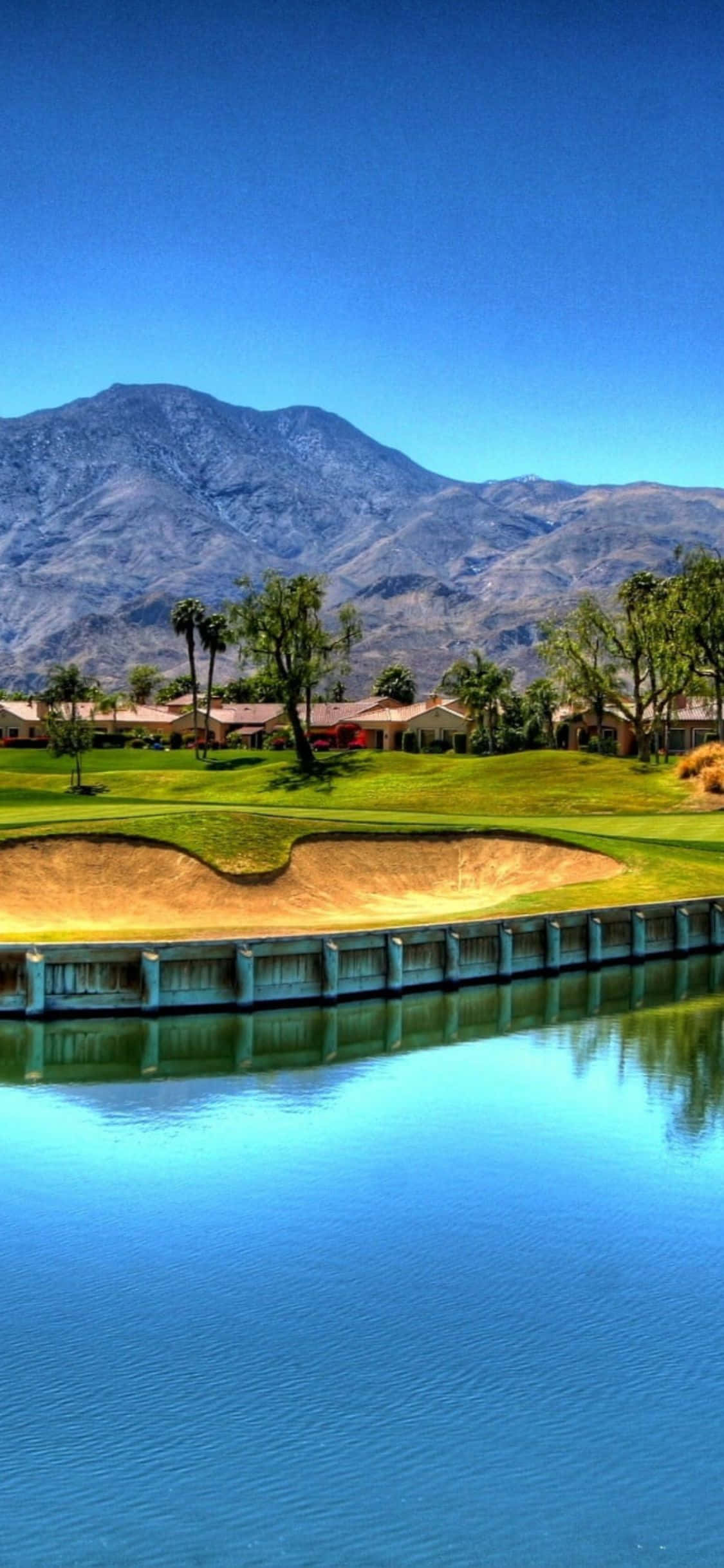 Enjoy the beauty of a golf course with your iPhone X. Taustakuvat