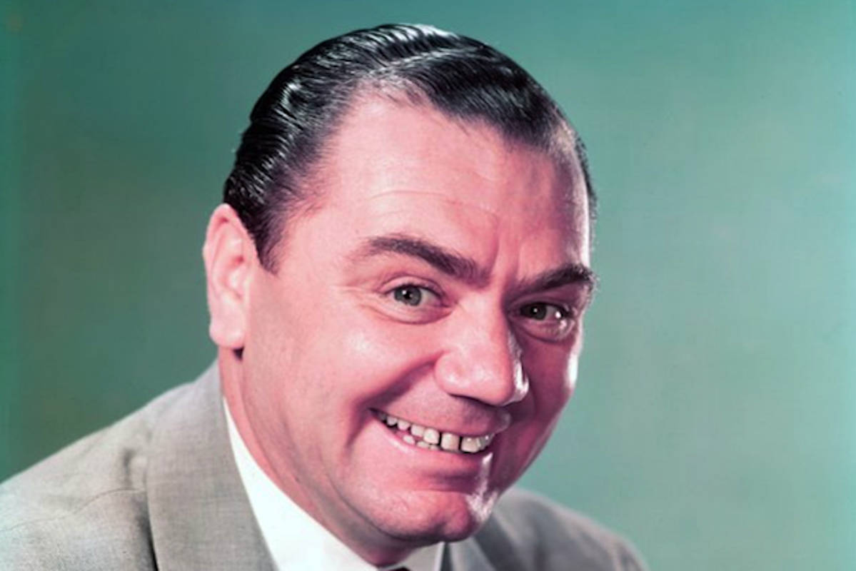 Ernest Borgnine Hymyilee Kuin Cheshiren Kissa Taustakuvat
