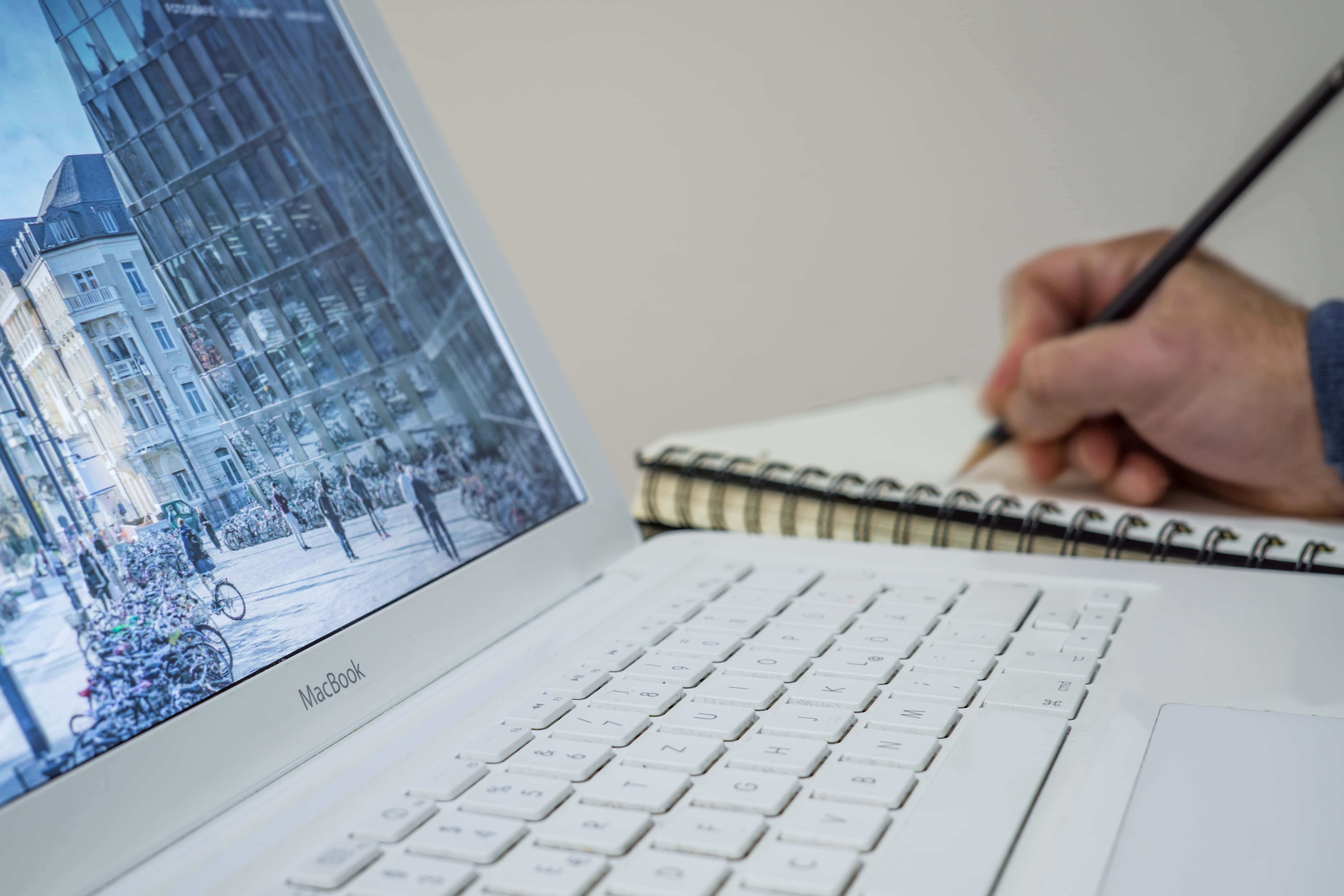 Esteettinen Macbook, tyylikäs ja moderni teknologian pala Taustakuvat