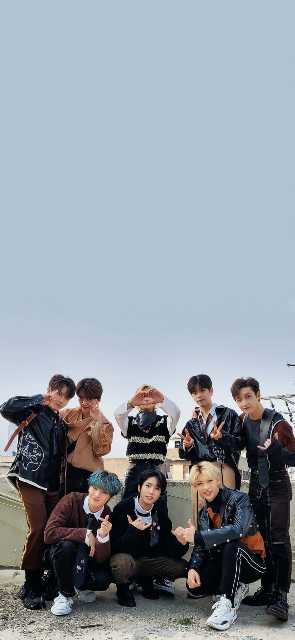 Felix K-pop-ryhmästä Stray Kids poseeraa itsevarmasti Taustakuvat