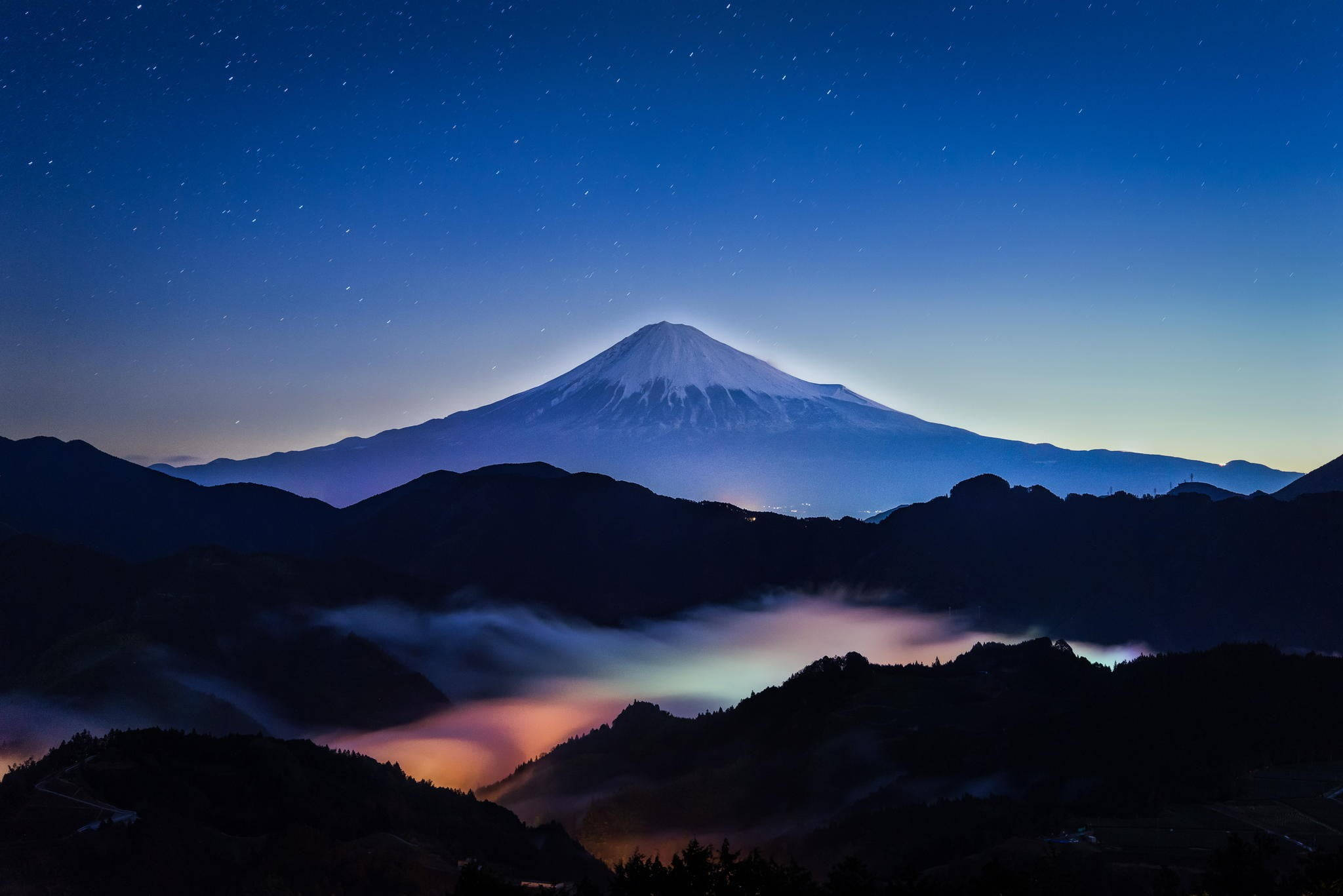 Fuji-vuori Japani 4K yöllä Taustakuvat