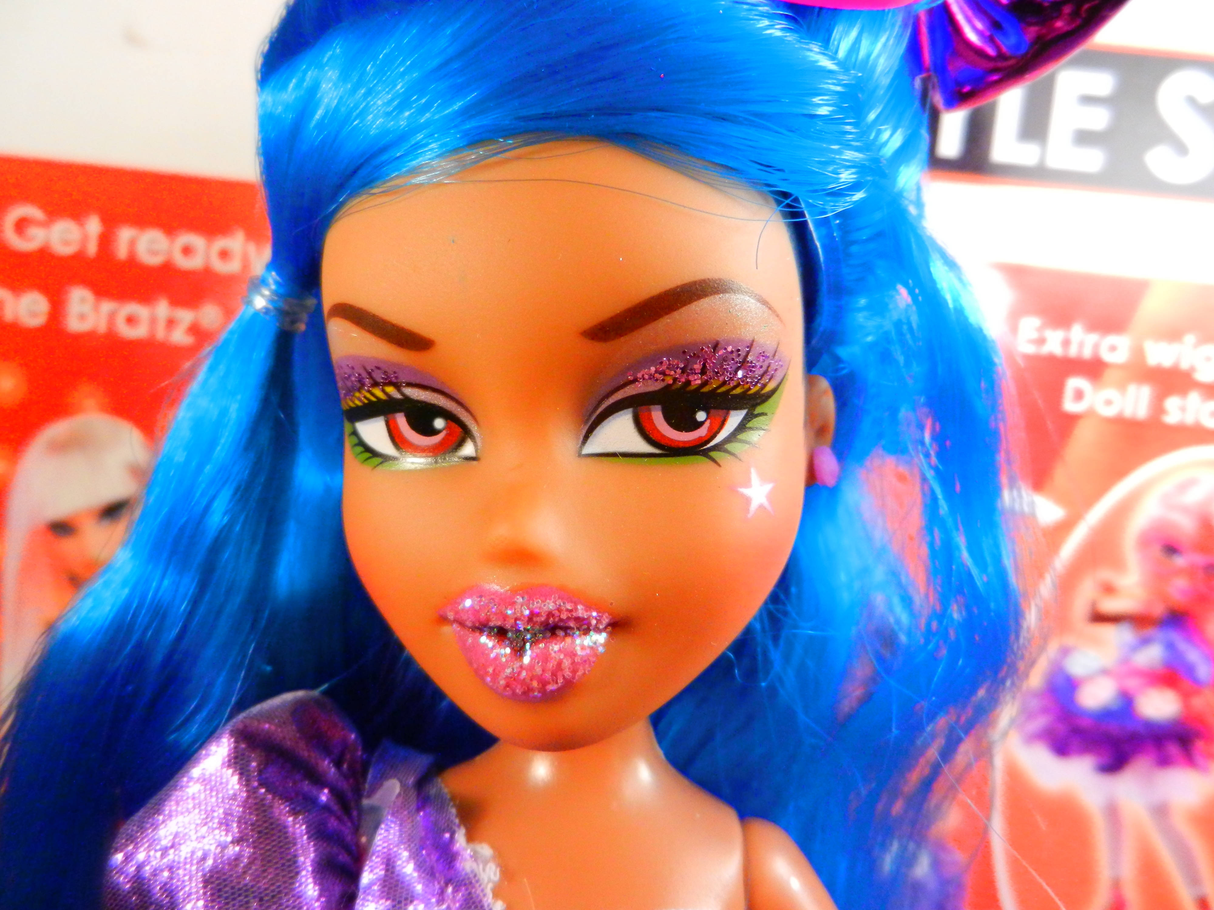 Glitteröinen sinitukkainen Bratz-estetiikka Taustakuvat
