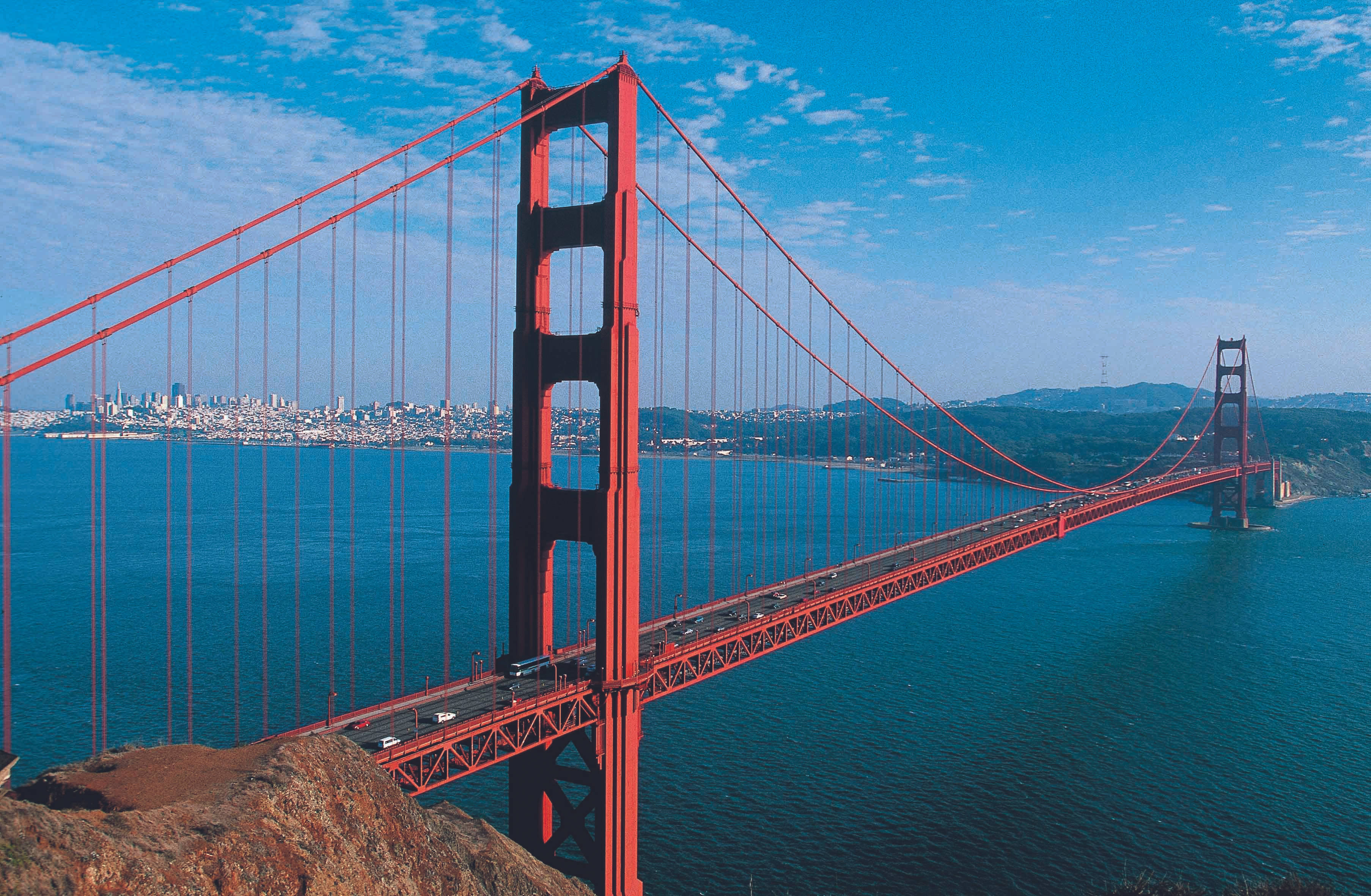 Golden Gate -silta sinisen veden yllä Taustakuvat
