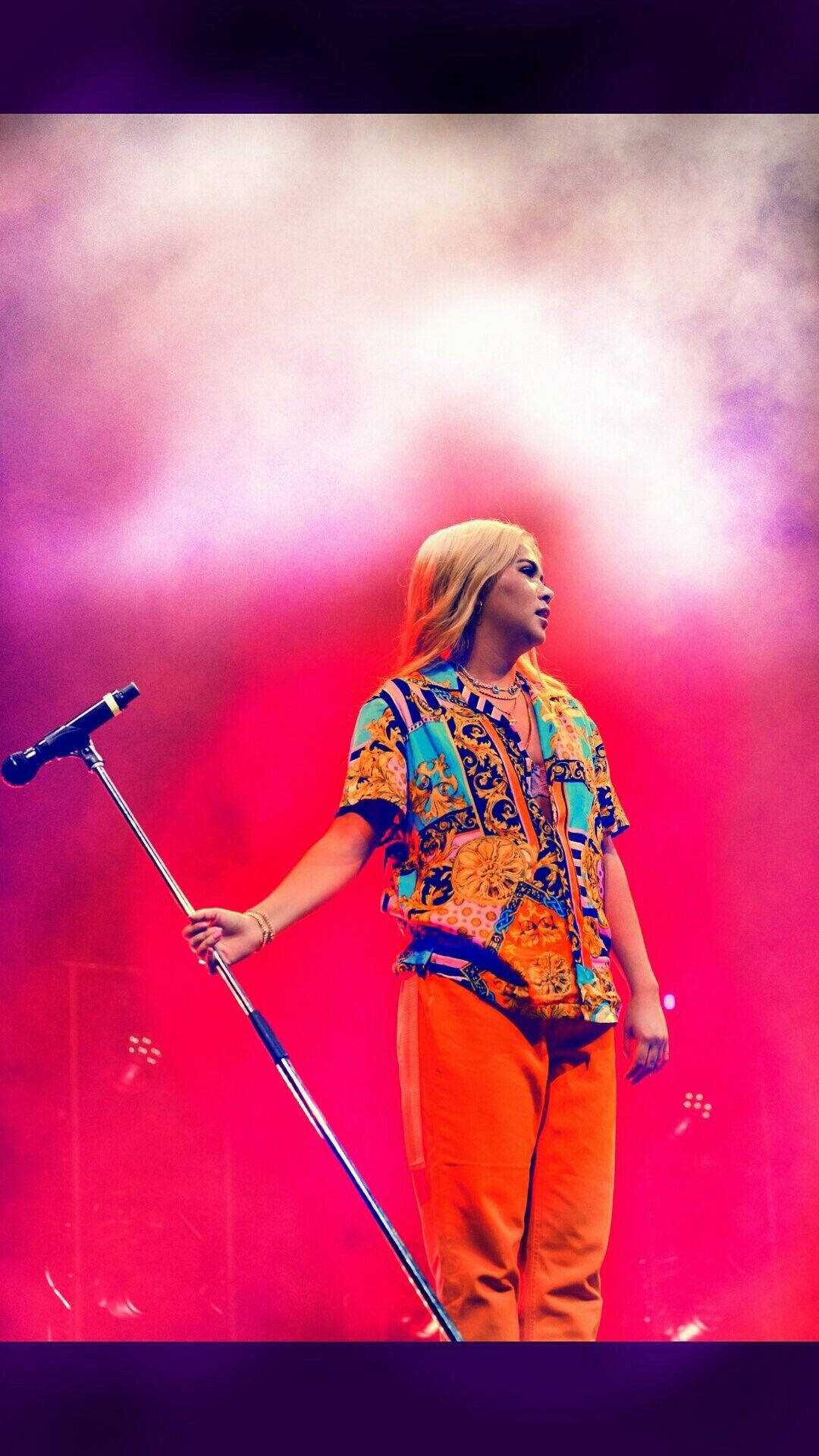 Hayley Kiyoko Esiintymässä Live-konsertissa Taustakuvat