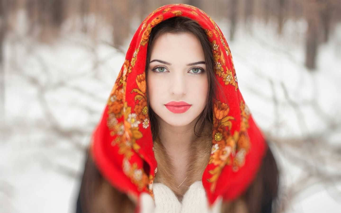 Hijab-tyttö lumessa Taustakuvat
