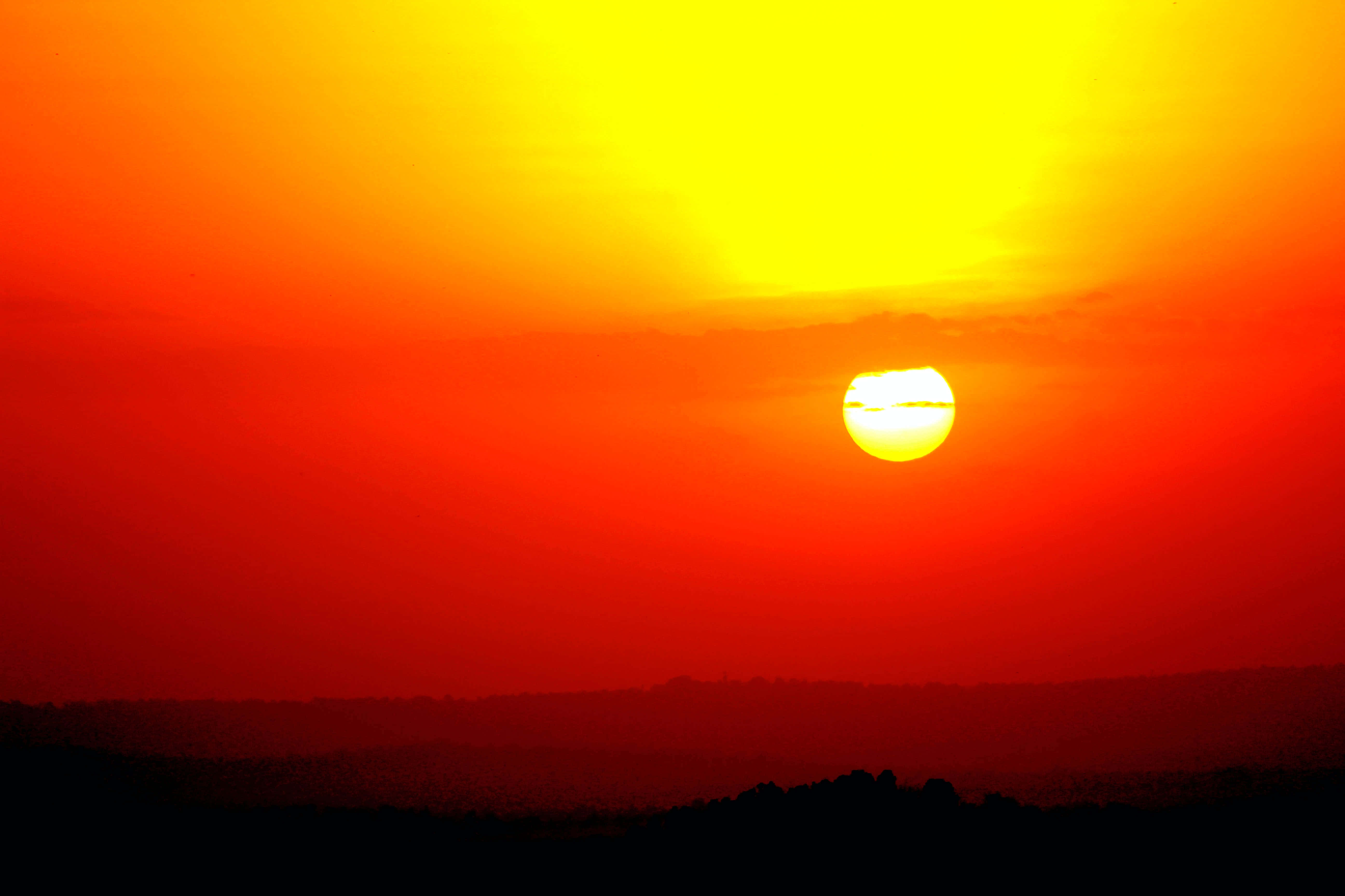 Ihaile luonnon kauneutta auringonlaskussa. Taustakuvat