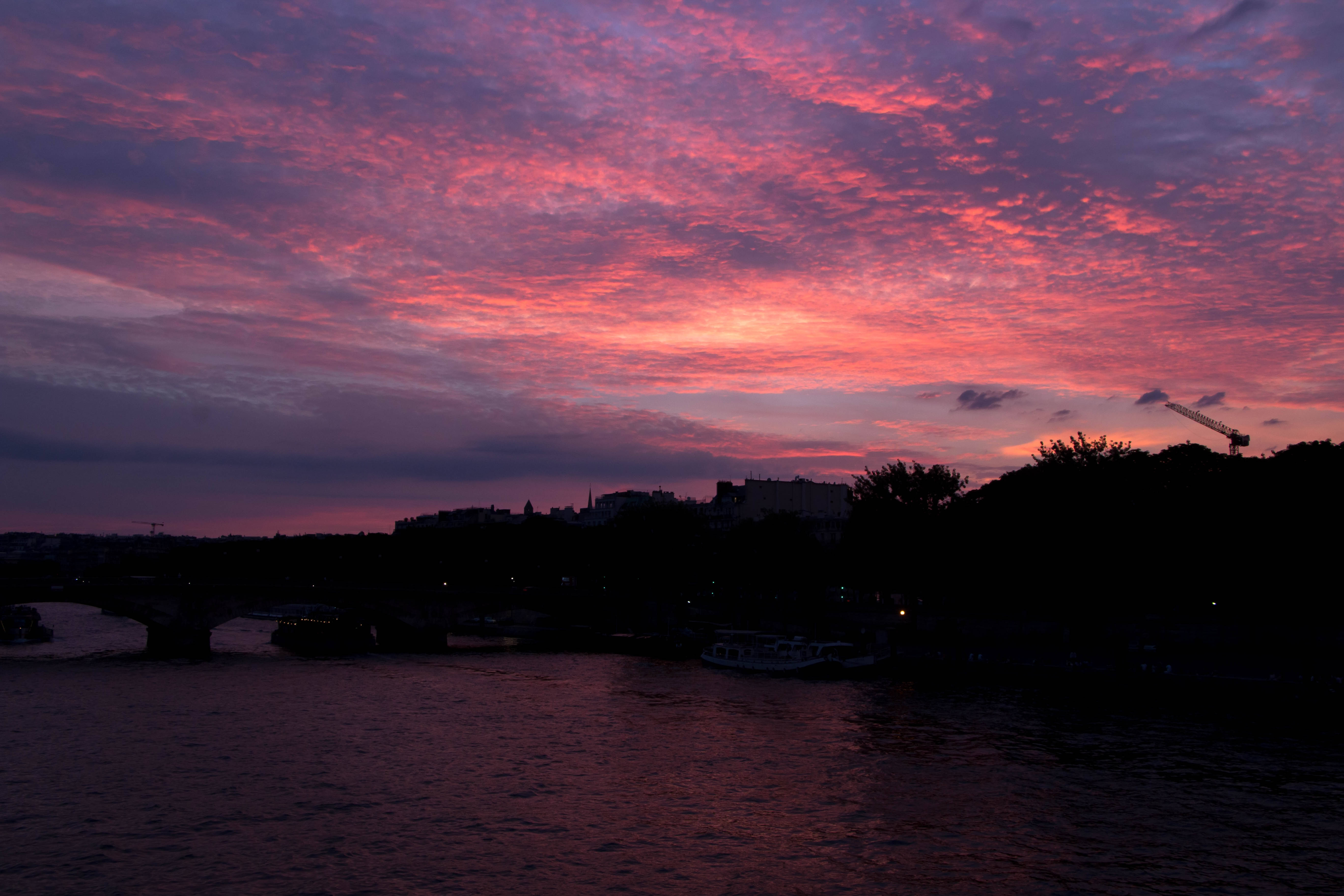 Ihana auringonlasku meren yllä Taustakuvat