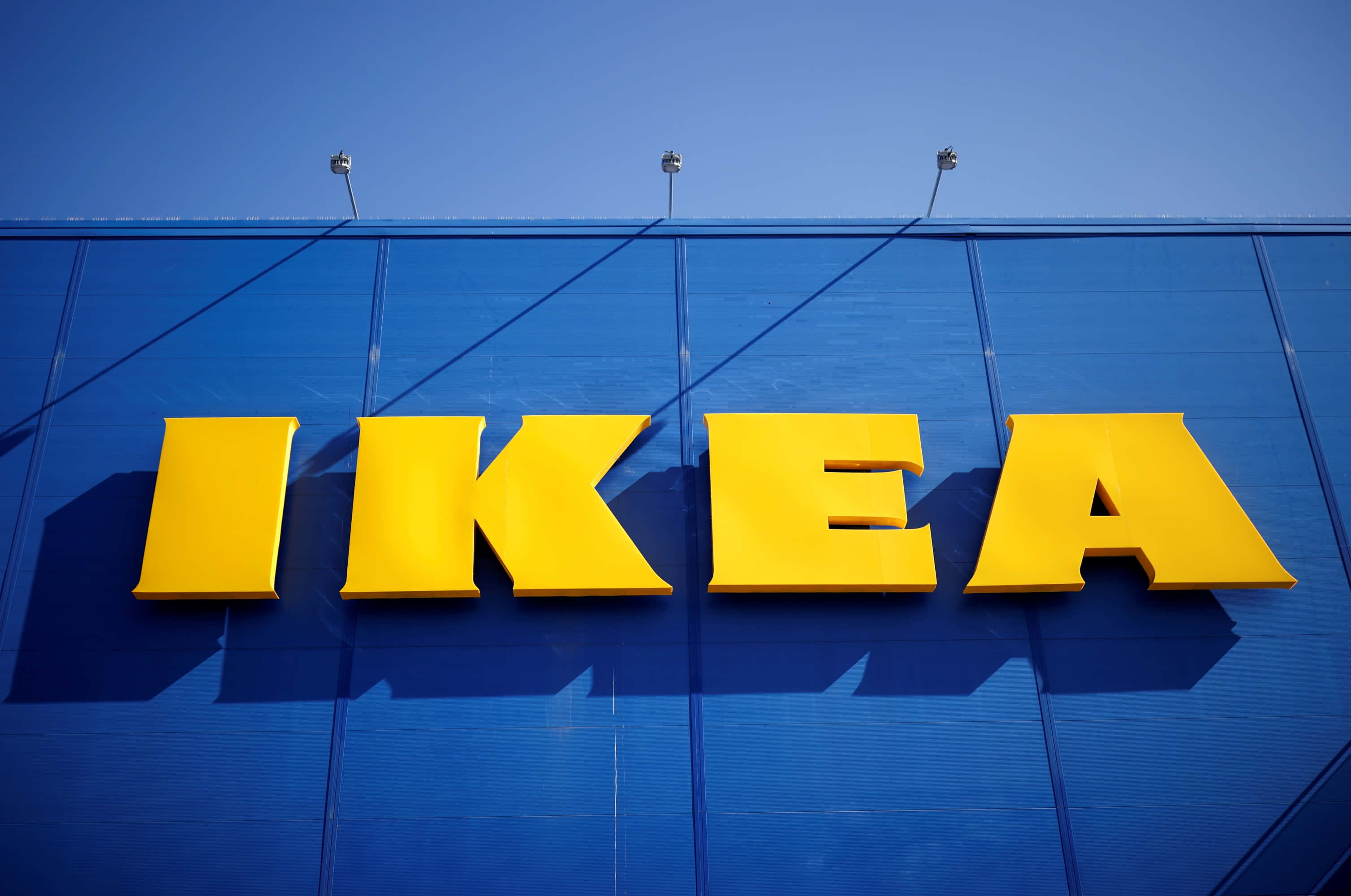Ikean uusi logo on sinisessä rakennuksessa Taustakuvat