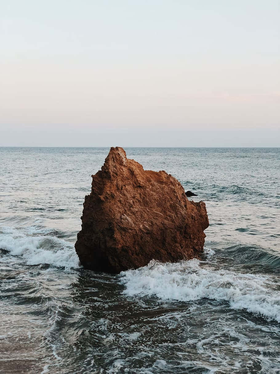 iPhone X Malibu -taustakuva isolla kivellä Taustakuvat