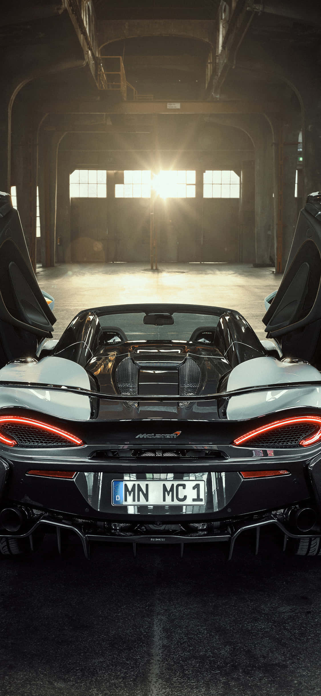 iPhone Xs näyttää kotoisalta McLaren 720s:n rinnalla Taustakuvat
