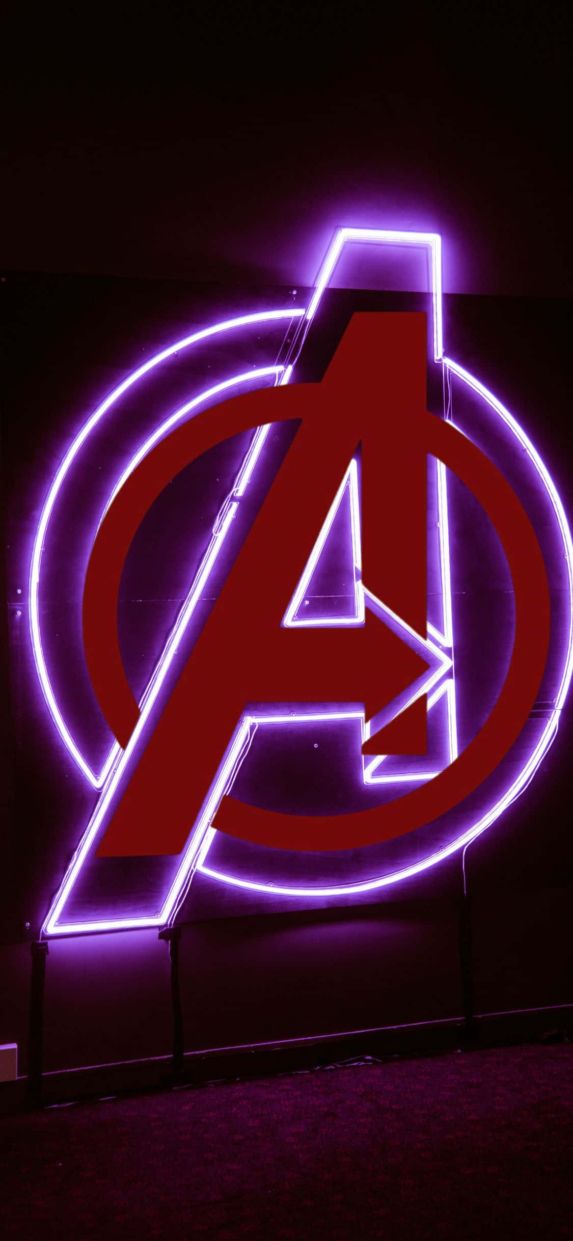 iPhone XS Punainen Avengers-logo -tausta Taustakuvat