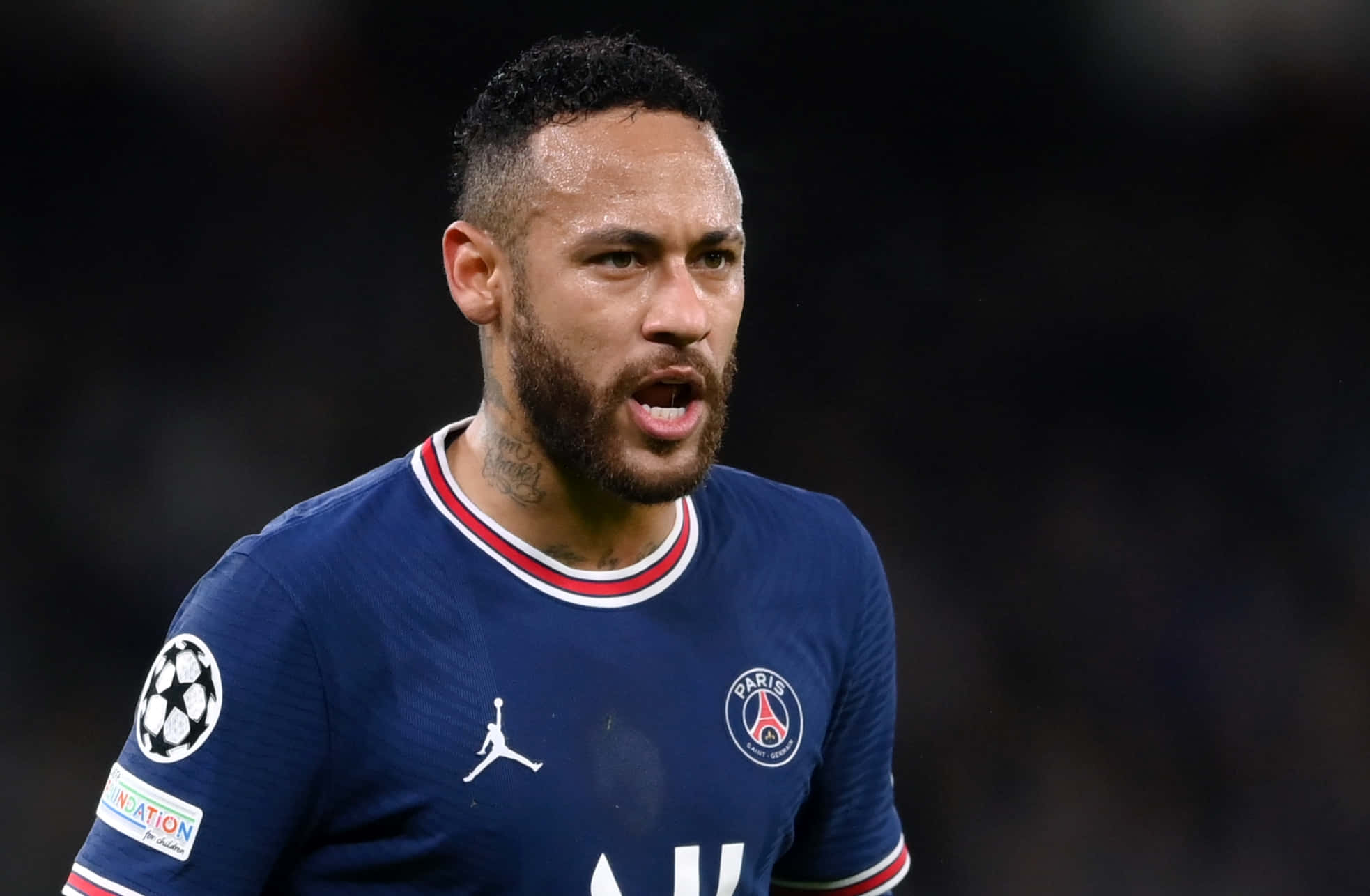 Jalkapallotähti Neymar johtaa hyökkäystä Taustakuvat
