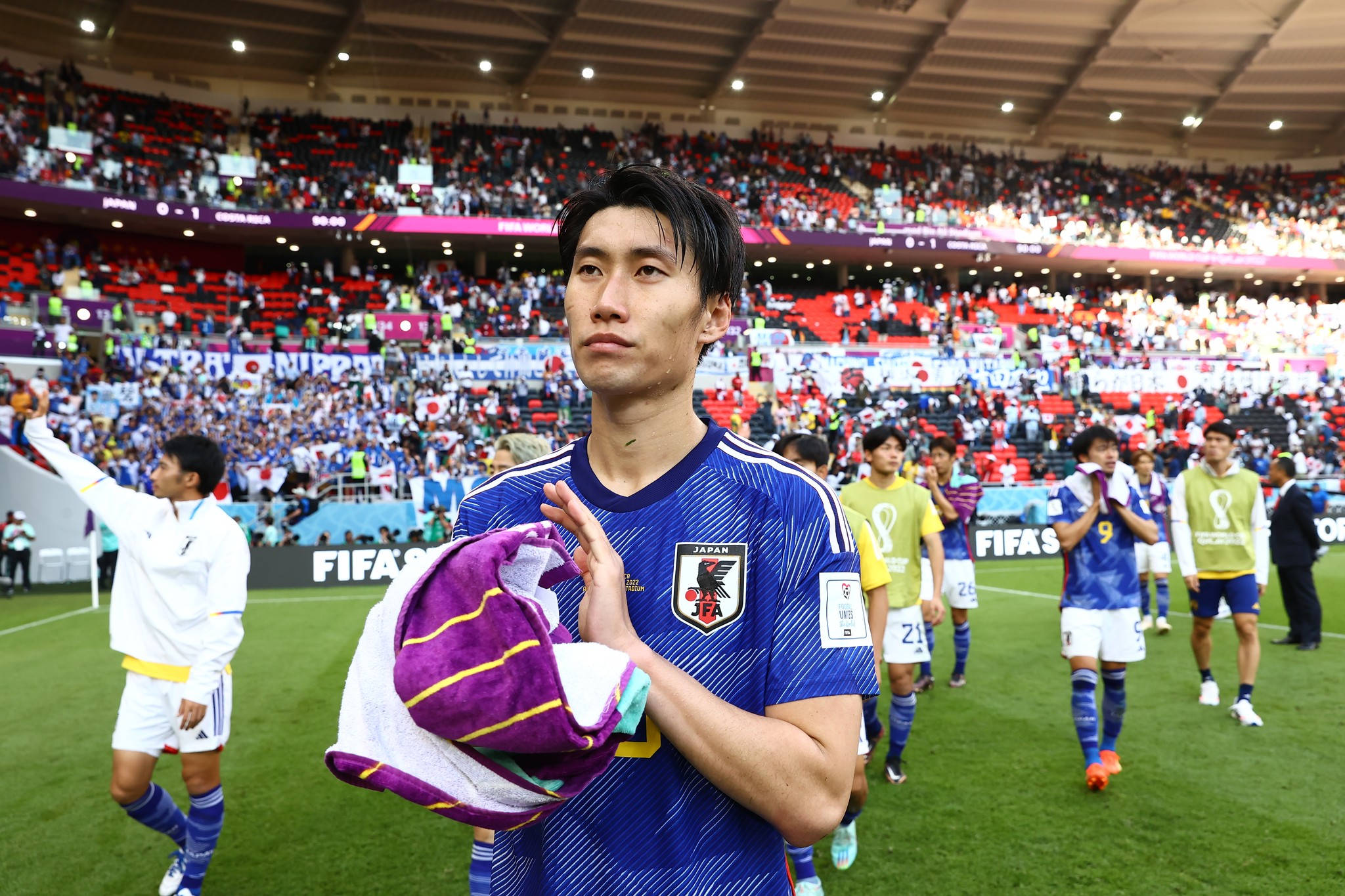 Japanin jalkapallomaajoukkue Daichi Kamada Taustakuvat