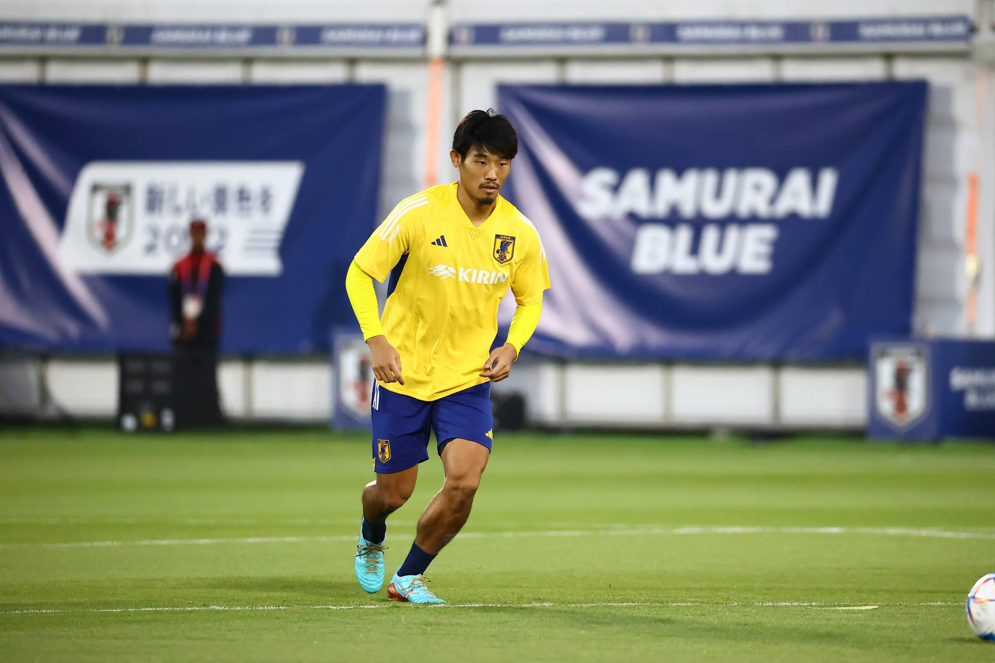 Japanin jalkapallomaajoukkueen Tomiyasun alkulämmittely Taustakuvat