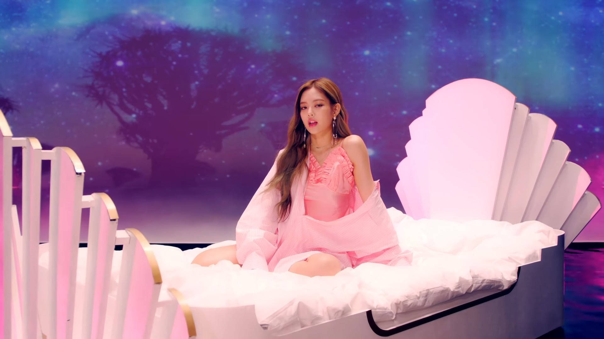 Jennie K-pop-yhtyeestä Blackpink musiikkivideossa As If It's Your Last Taustakuvat