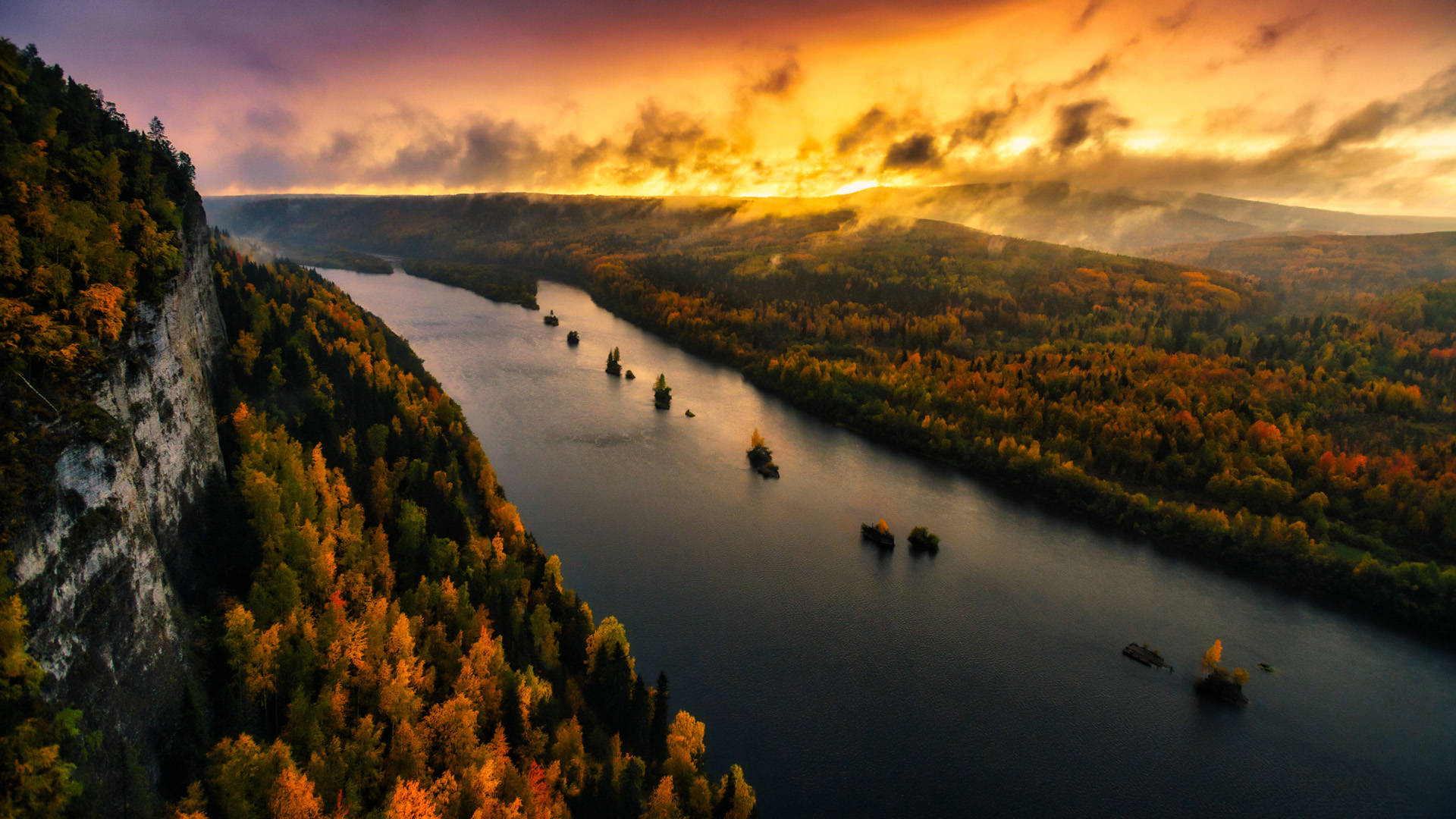Joki ja metsänäkymä Taustakuvat