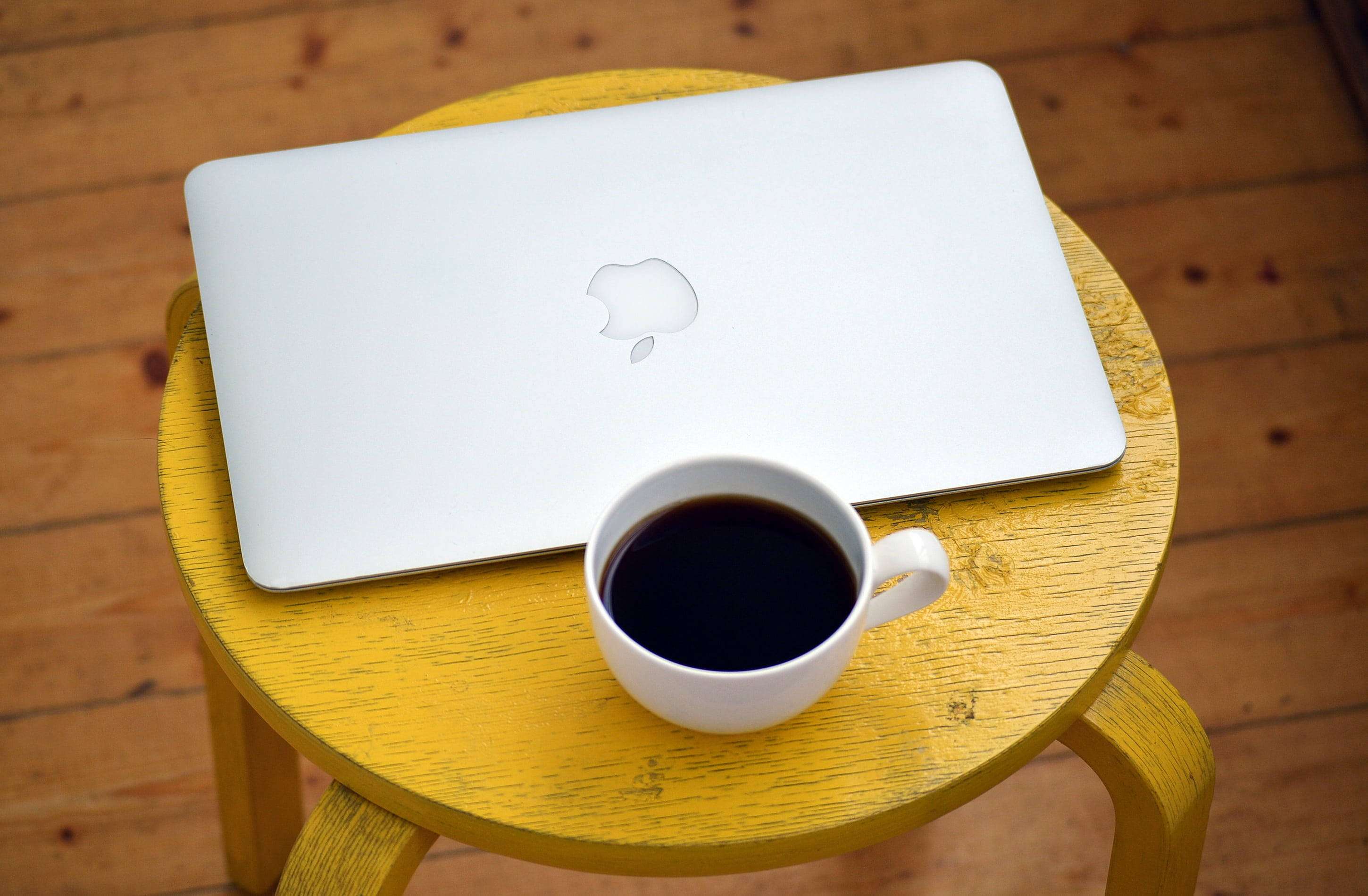 Kahvi ja MacBook Air Taustakuvat