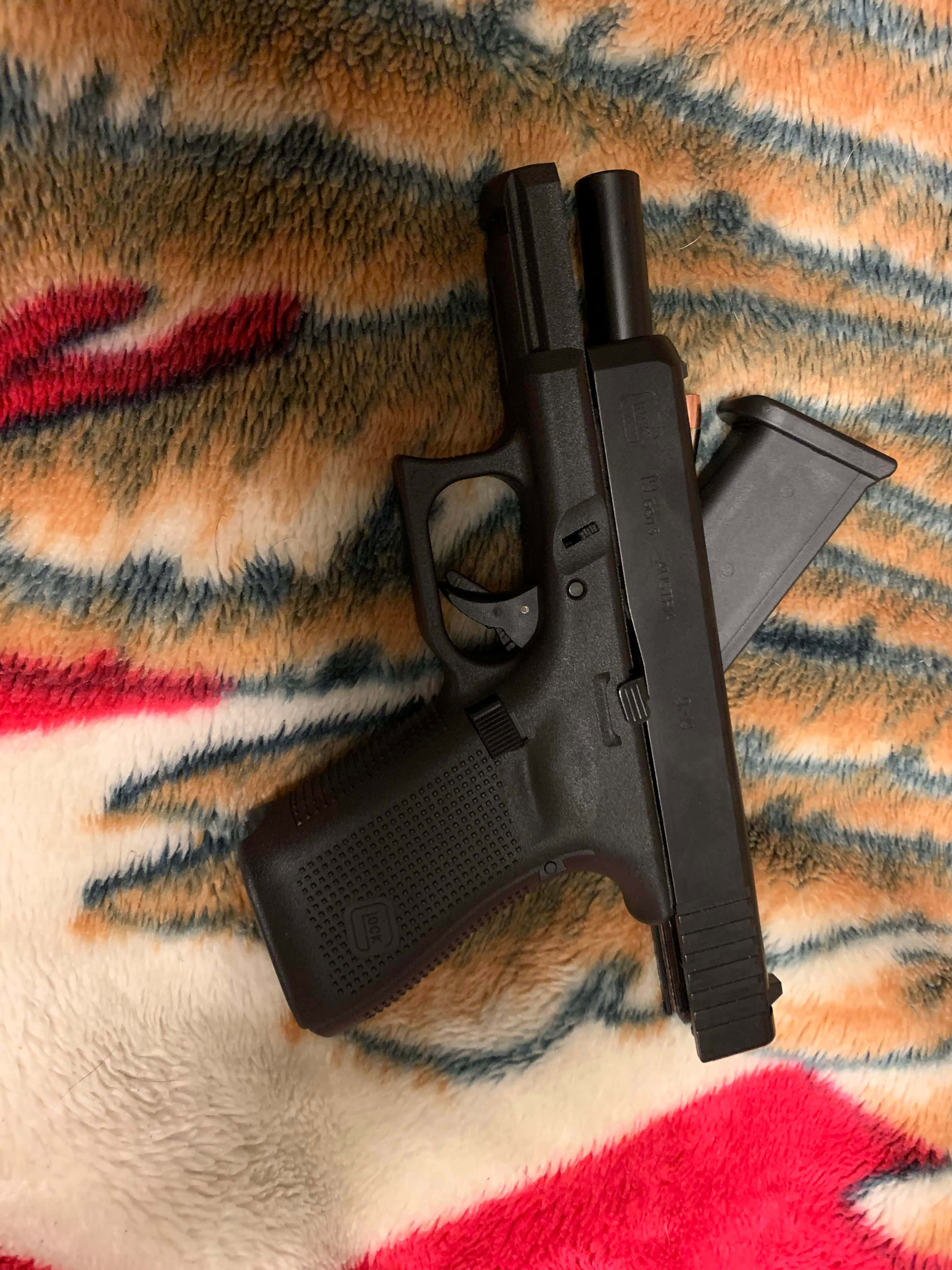 Kaikinpuolinen Pistoolierinomaisuus - Glock 19 Taustakuvat