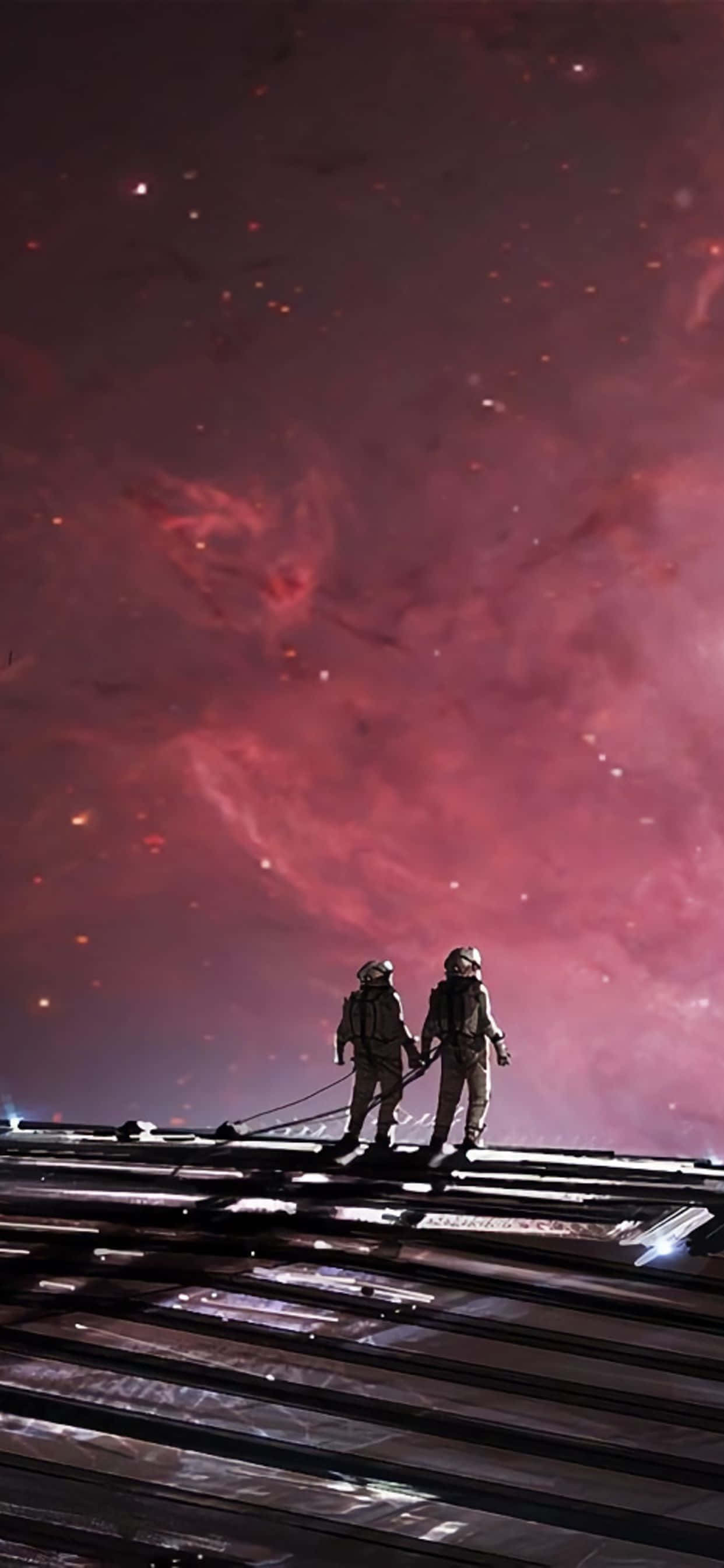 kaksi astronauttia kävelemässä junaradalla vaaleanpunaisen taivaan alla Taustakuvat