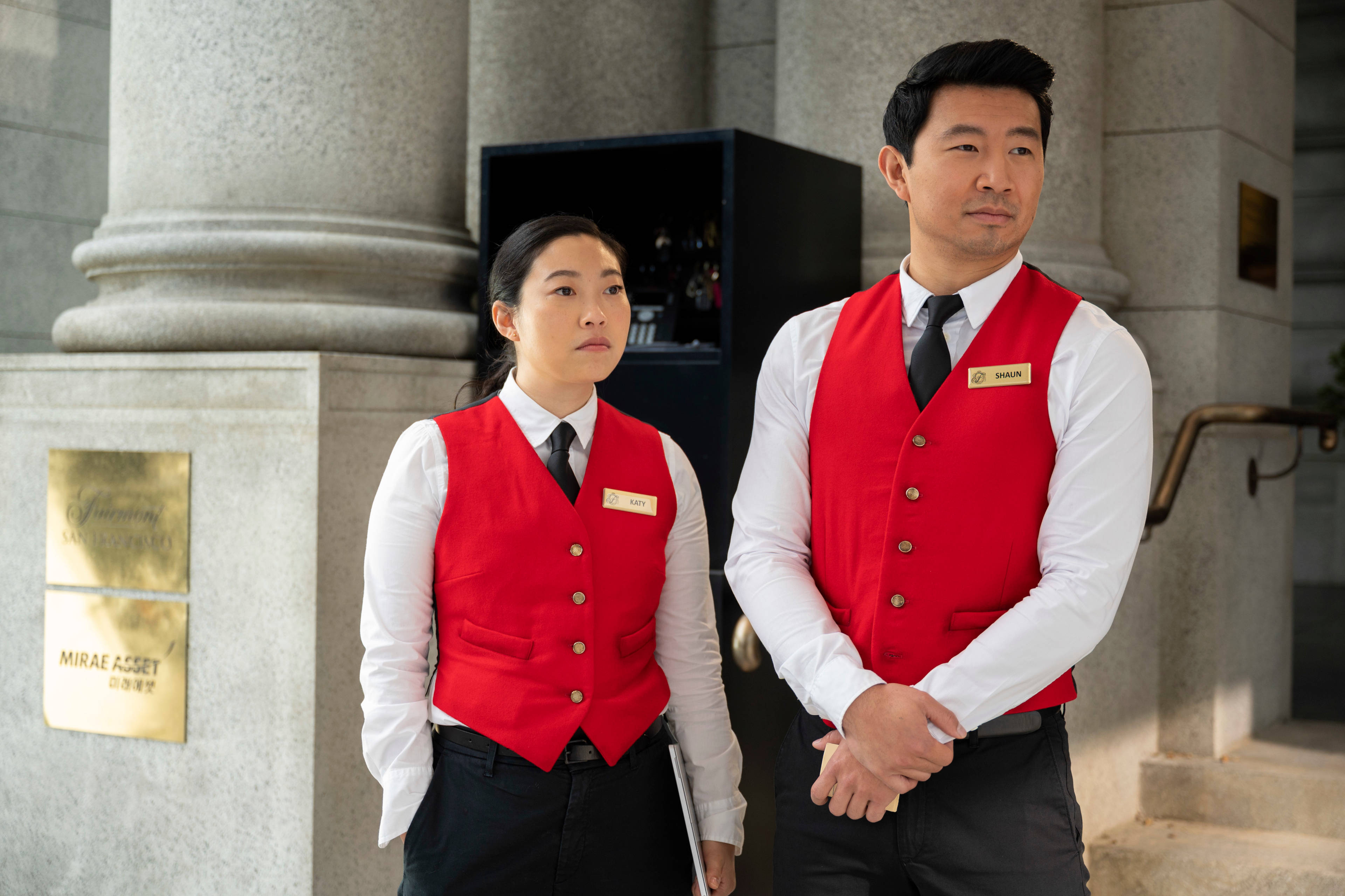 Katy ja Shang-Chi elokuvassa Shang-Chi ja kymmenen sormuksen legenda Taustakuvat