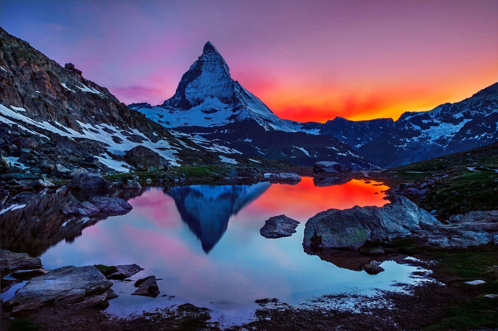 Kaunis auringonlasku Matterhornilla Taustakuvat